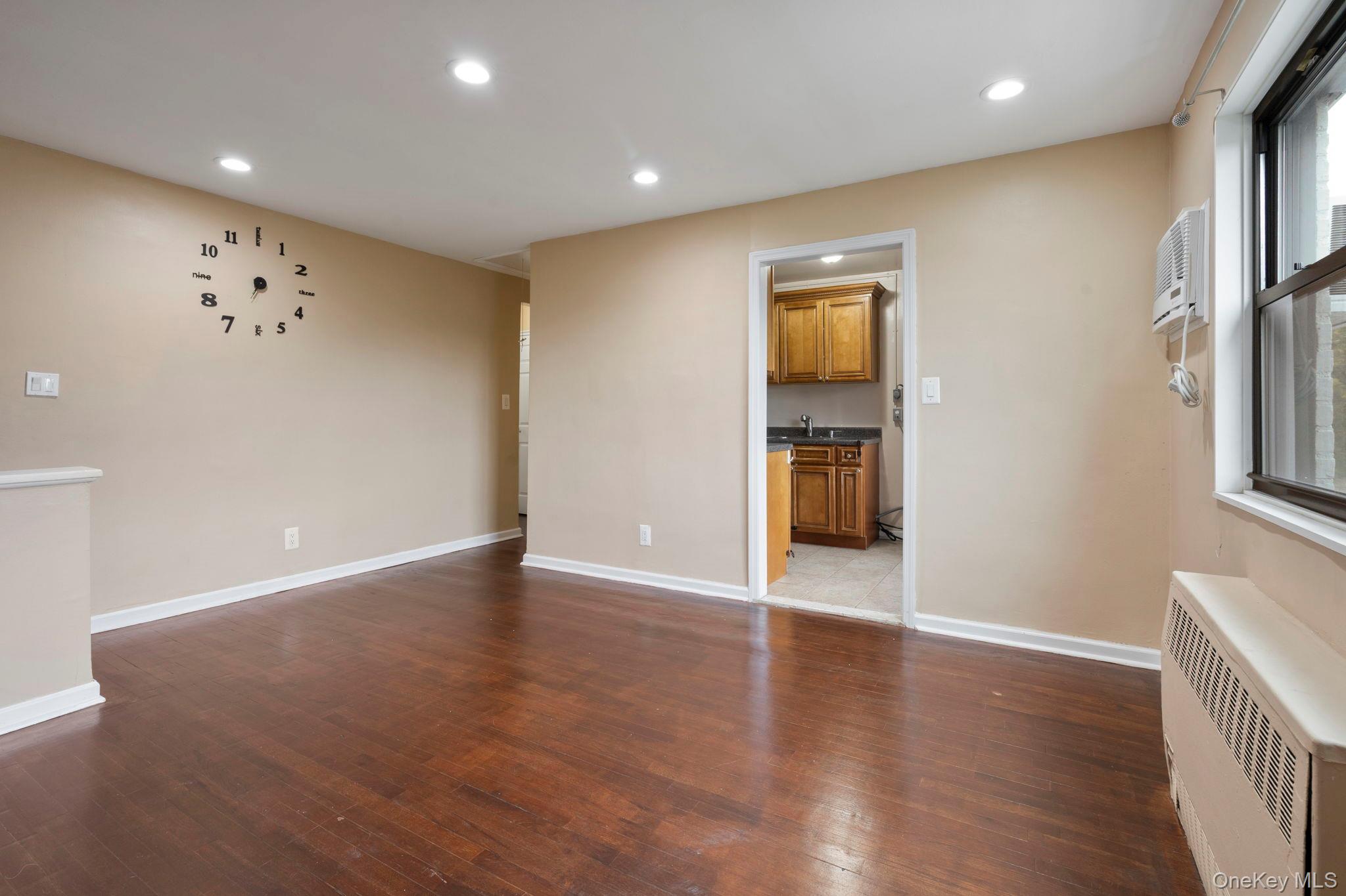 #7 photo, 66-15 Park Drive East, クイーンズ区 Kew Garden Hills , NY 11357