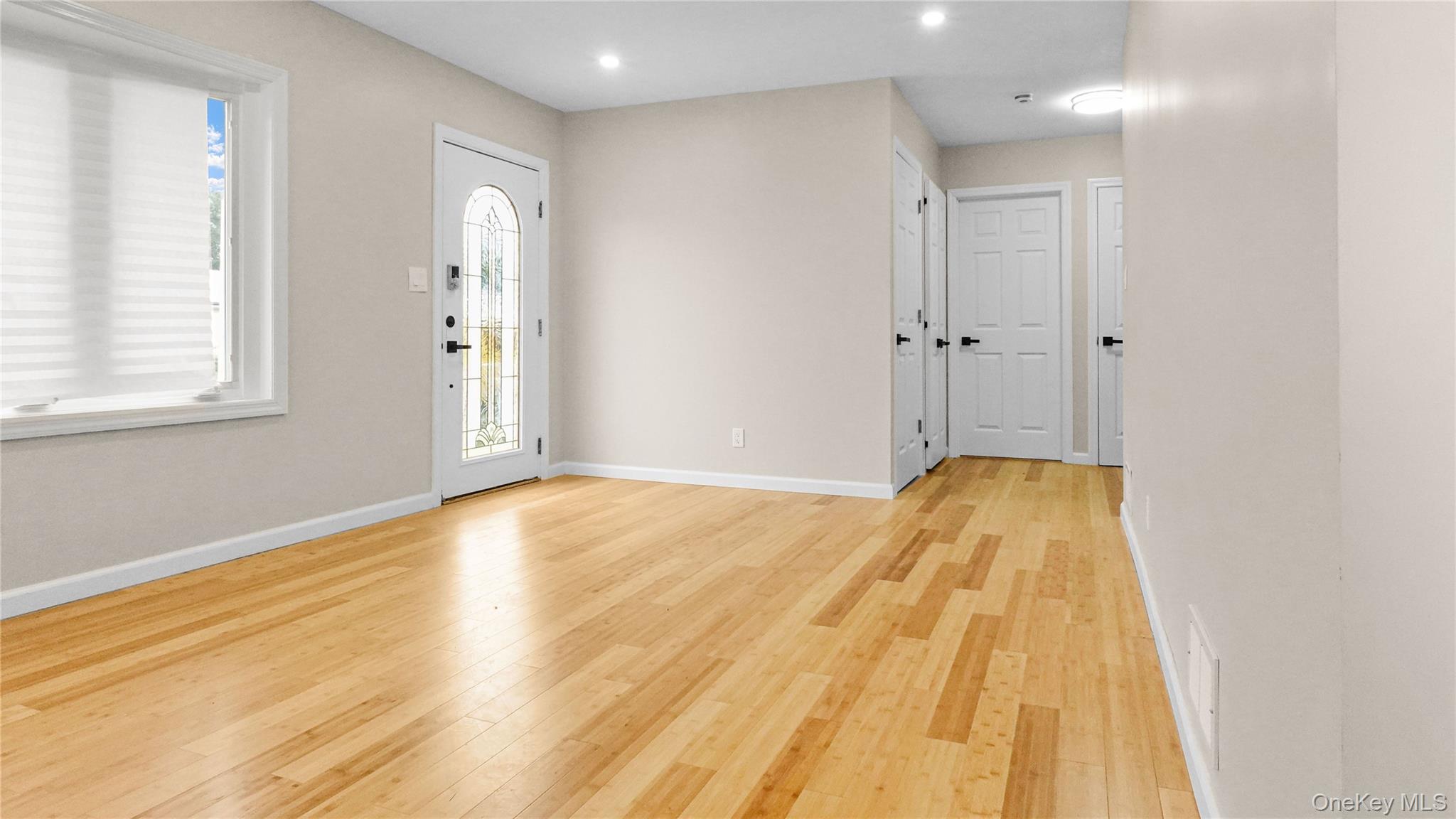 #2 photo, 3 Beta Drive, サフォーク郡 Amityville , NY 11701