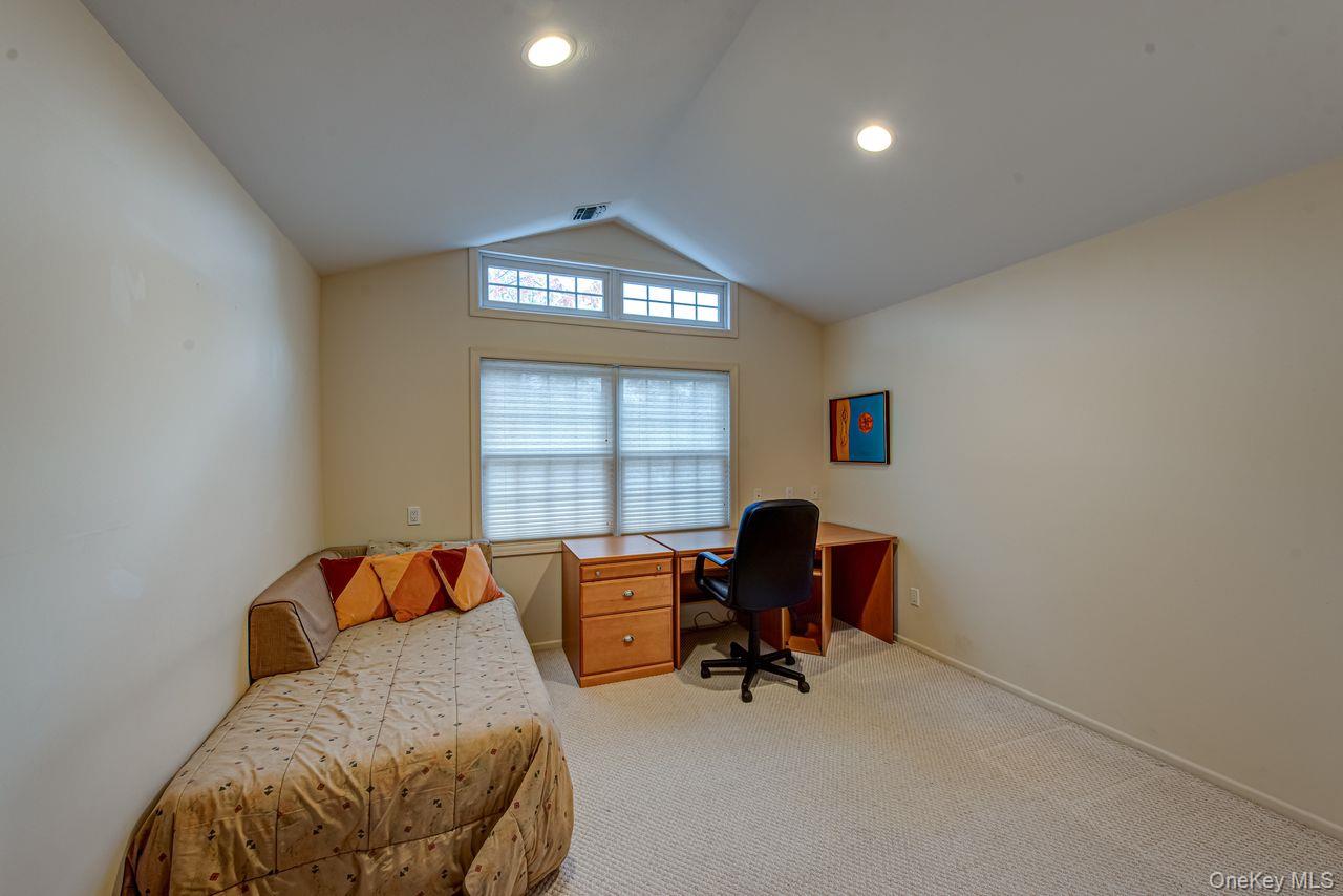 #17 photo, 174 Sagamore Drive, Plainview , NY 11803