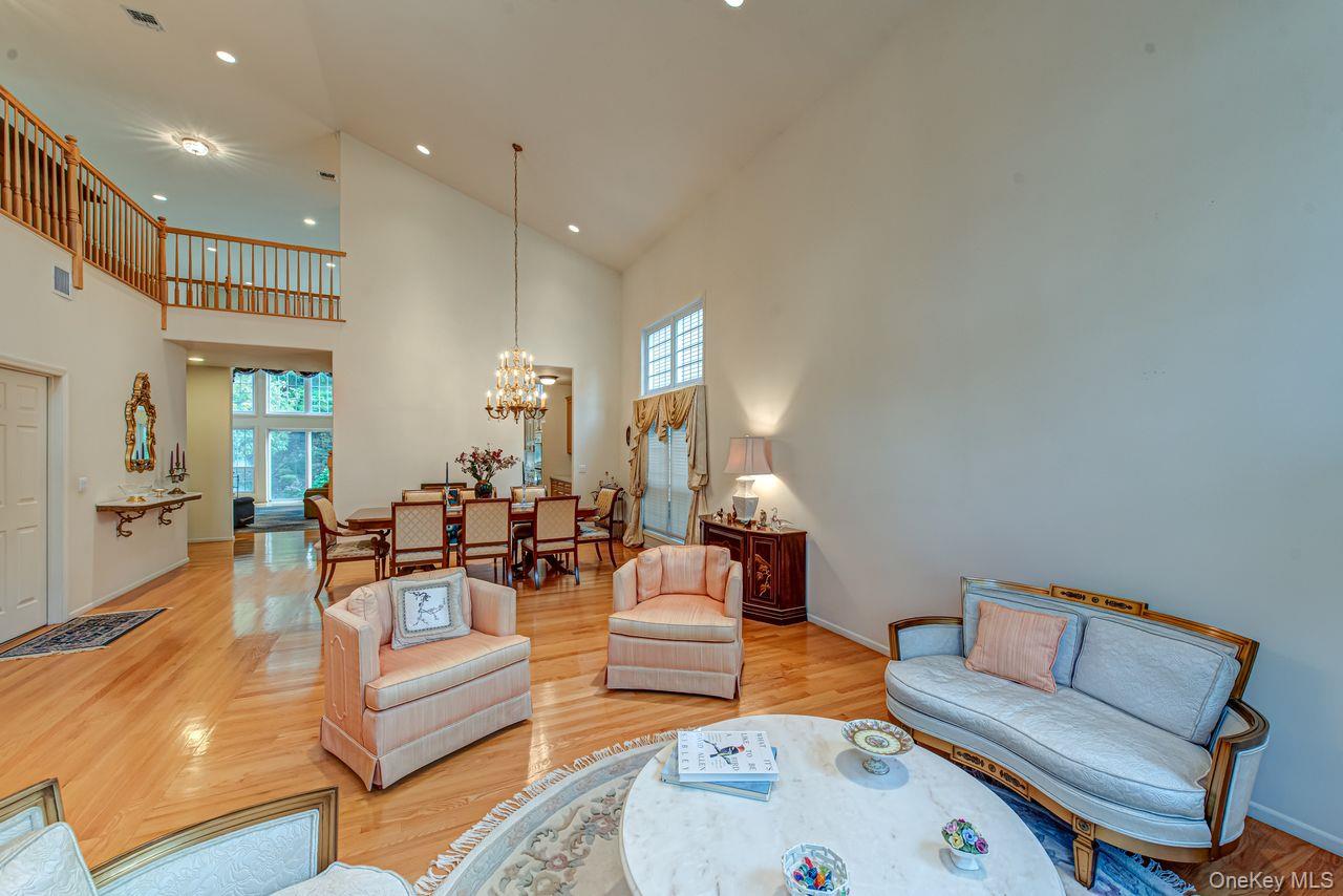 #4 photo, 174 Sagamore Drive, Plainview , NY 11803