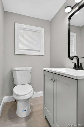 #18 photo, 201 Jamaica Boulevard, Carle Place , NY 11514