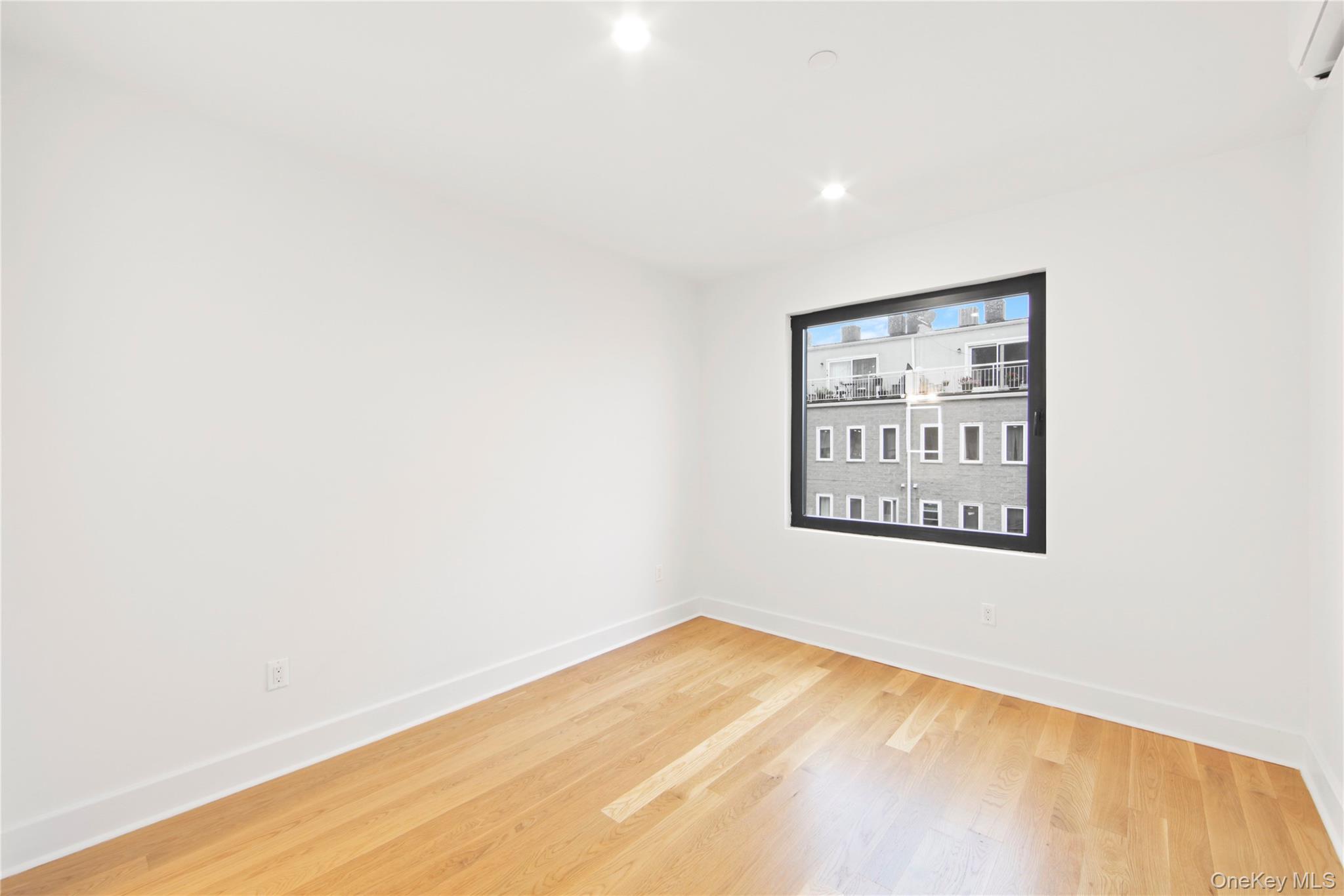 #4 photo, 163 Beach 96th Street, クイーンズ区 Rockaway Beach , NY 11693