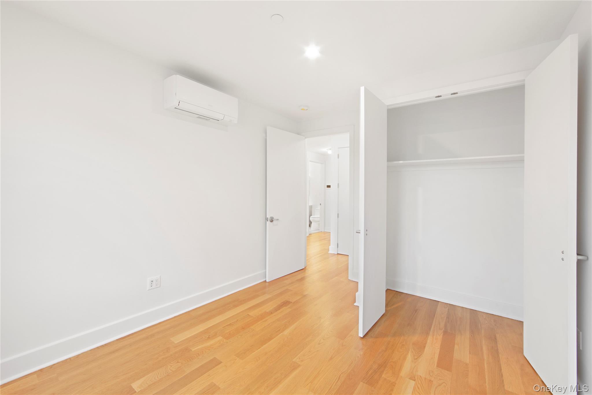 #8 photo, 163 Beach 96th Street, クイーンズ区 Rockaway Beach , NY 11693