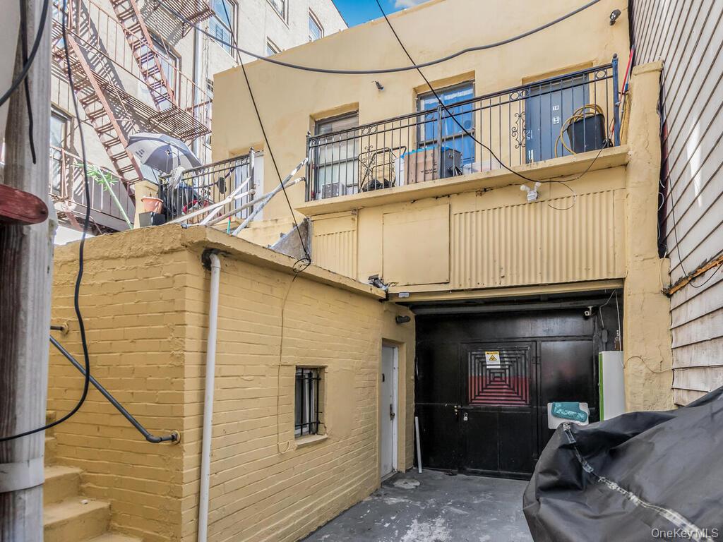 #12 photo, 2108 Arthur Avenue, ブロンクス区 Bronx , NY 10457