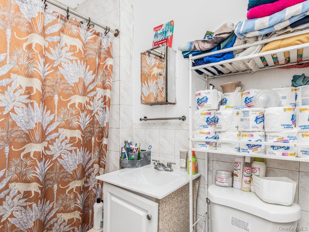 #8 photo, 2108 Arthur Avenue, ブロンクス区 Bronx , NY 10457