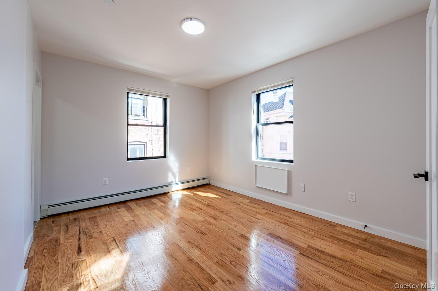 #14 photo, 518 Morris Park Avenue, ブロンクス区 Bronx , NY 10460