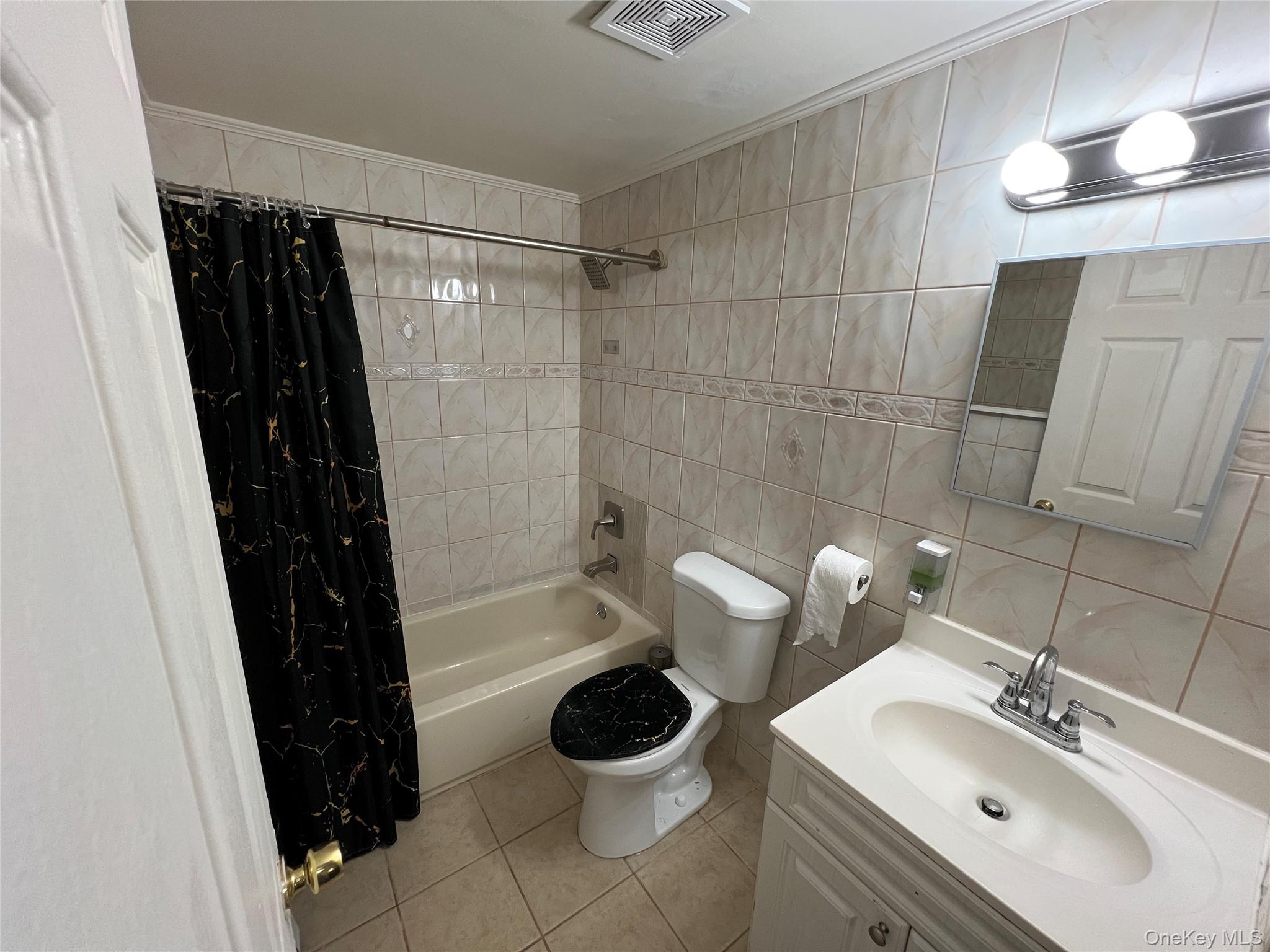 #13 photo, 3321 13th Street, クイーンズ区 Astoria , NY 11106