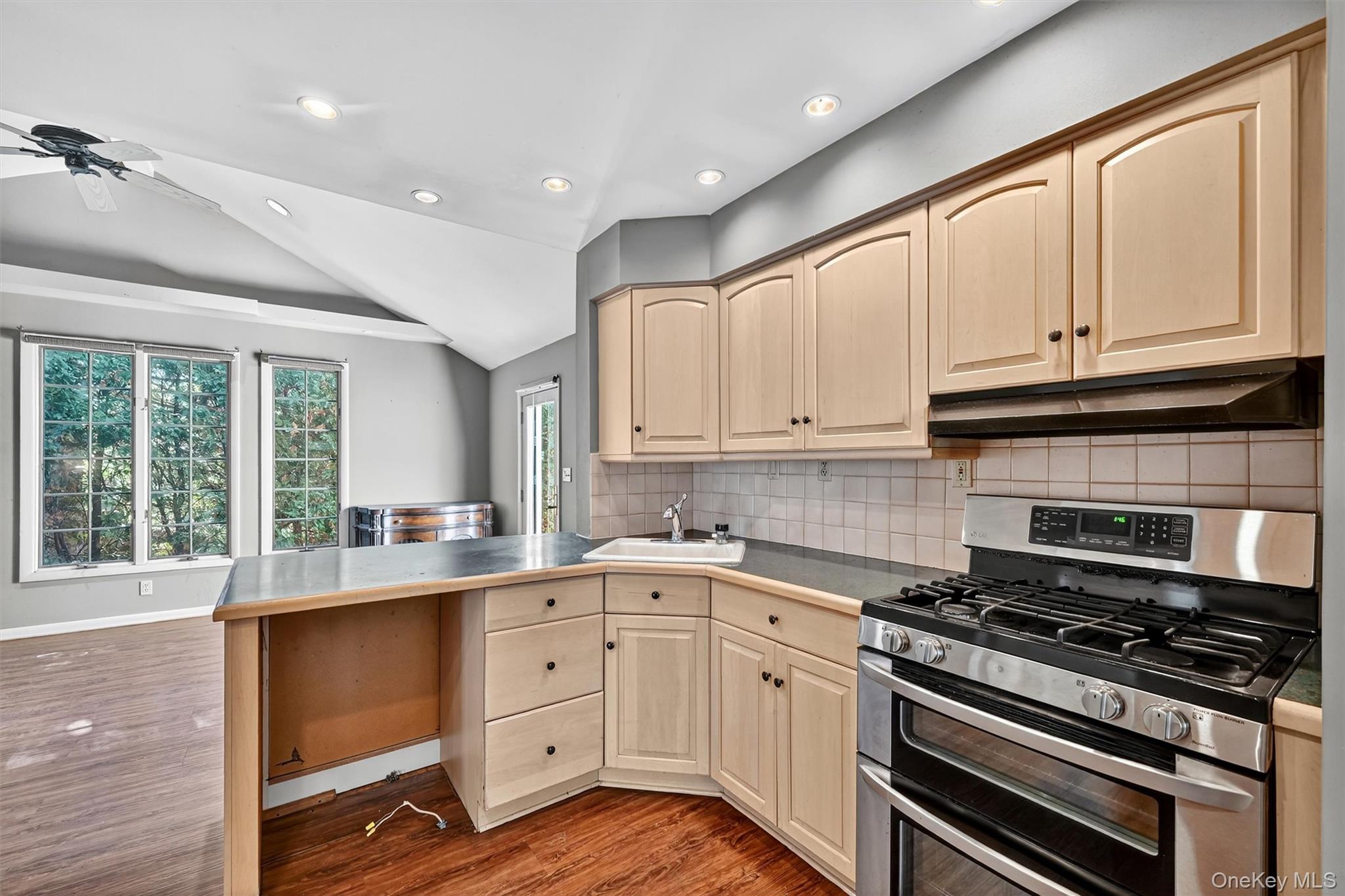 #16 photo, 23 Maplewood Boulevard, Suffern , NY 10901