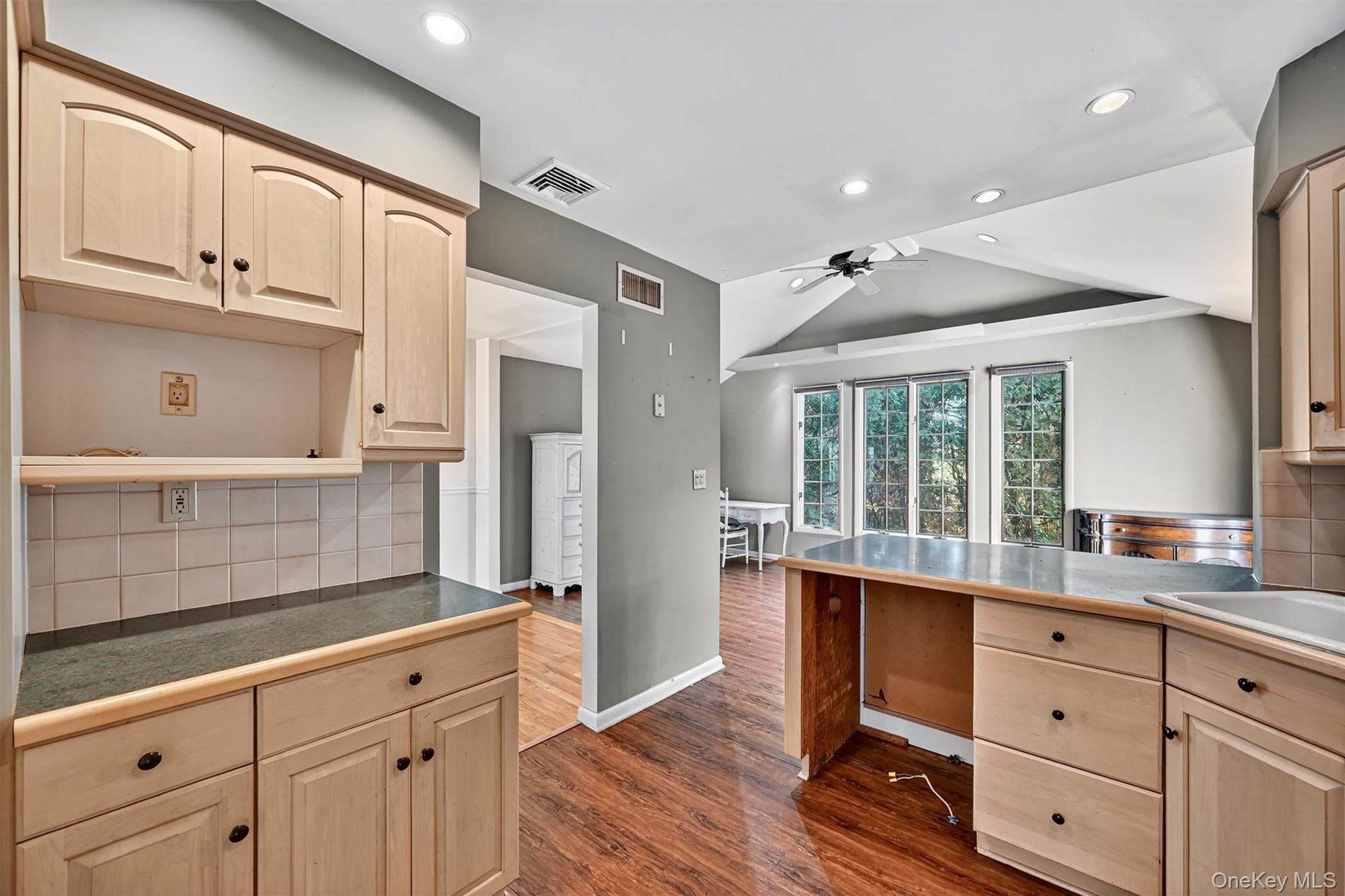 #17 photo, 23 Maplewood Boulevard, Suffern , NY 10901