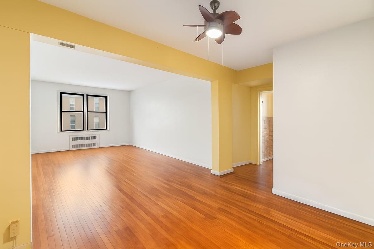 #4 photo, 33-26 92 Street, クイーンズ区 Jackson Heights , NY 11372