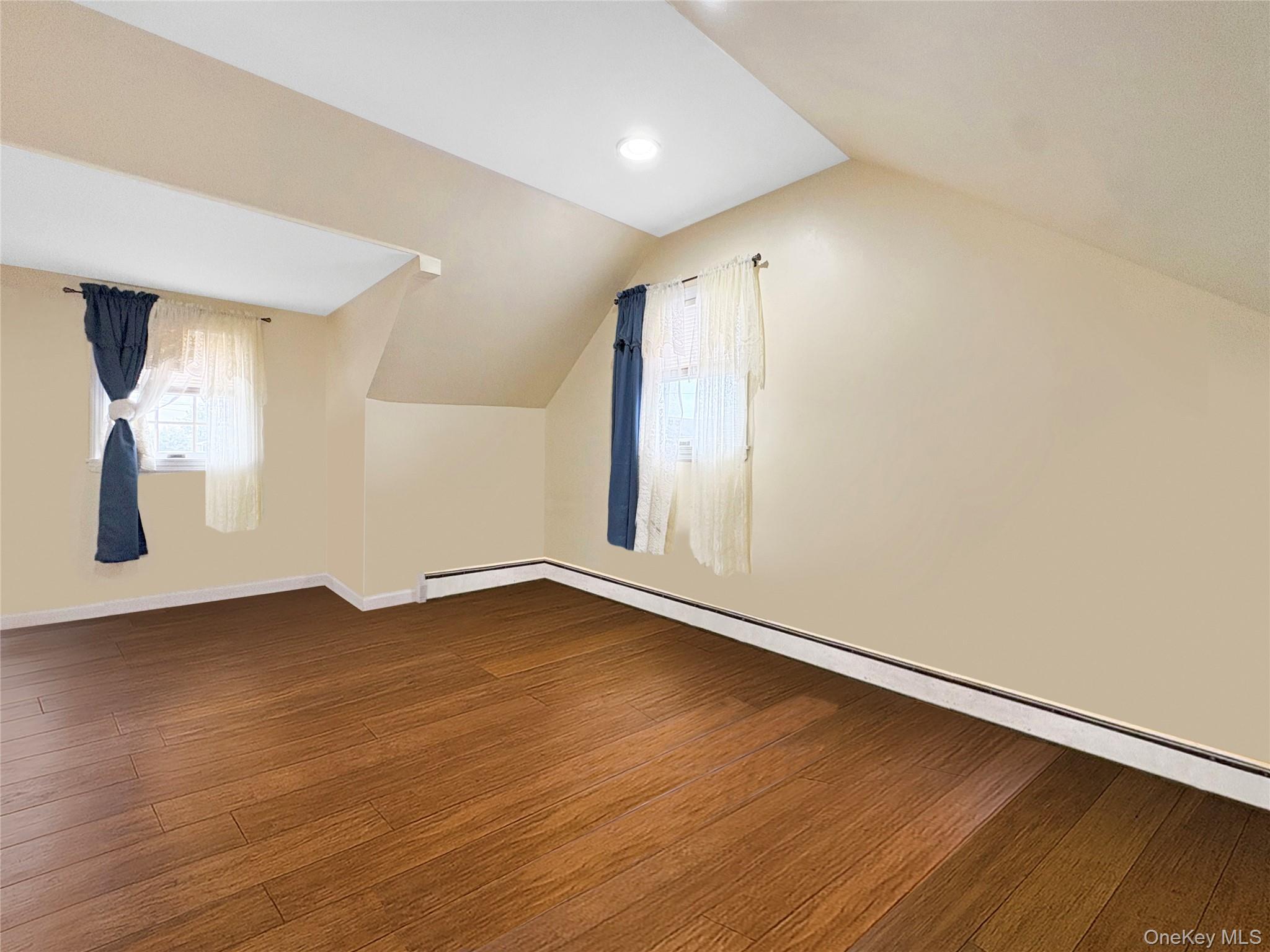 #15 photo, 573 S 5th Street, サフォーク郡 Lindenhurst , NY 11757