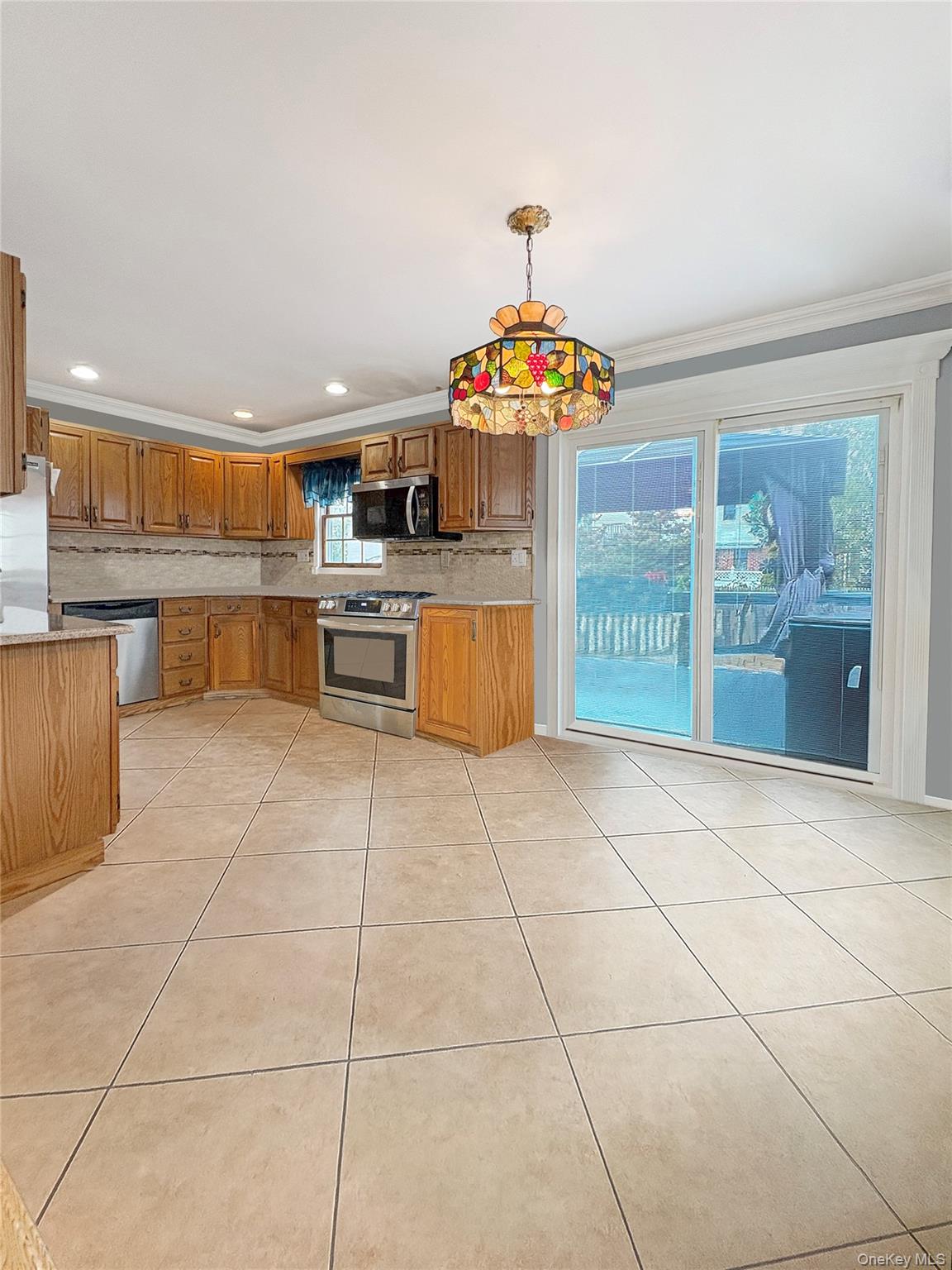 #5 photo, 573 S 5th Street, サフォーク郡 Lindenhurst , NY 11757