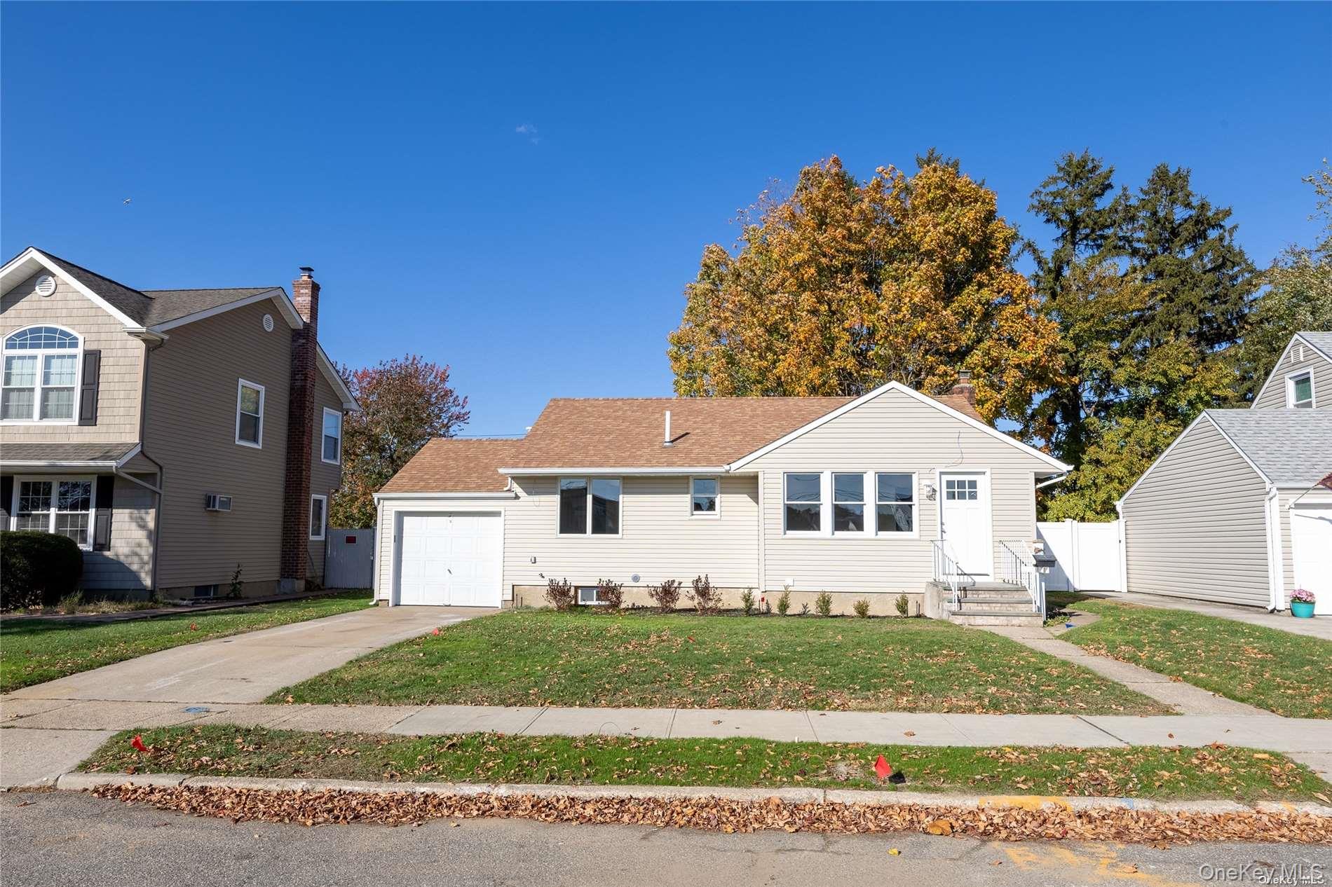 #1 photo, 24 Woodbine Drive, ナッソー郡 Hicksville , NY 11801