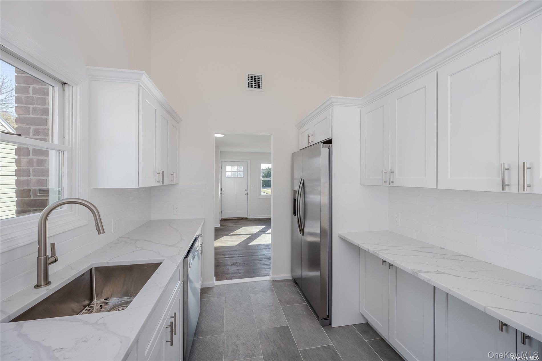 #12 photo, 24 Woodbine Drive, ナッソー郡 Hicksville , NY 11801