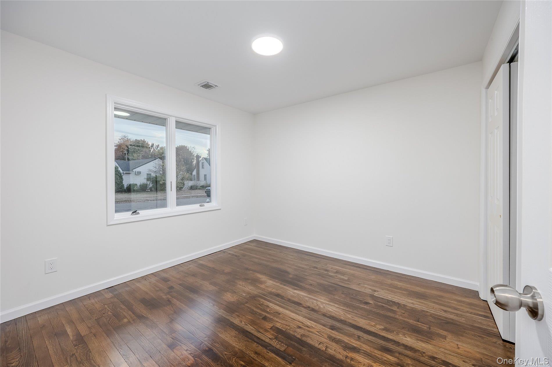 #18 photo, 24 Woodbine Drive, ナッソー郡 Hicksville , NY 11801