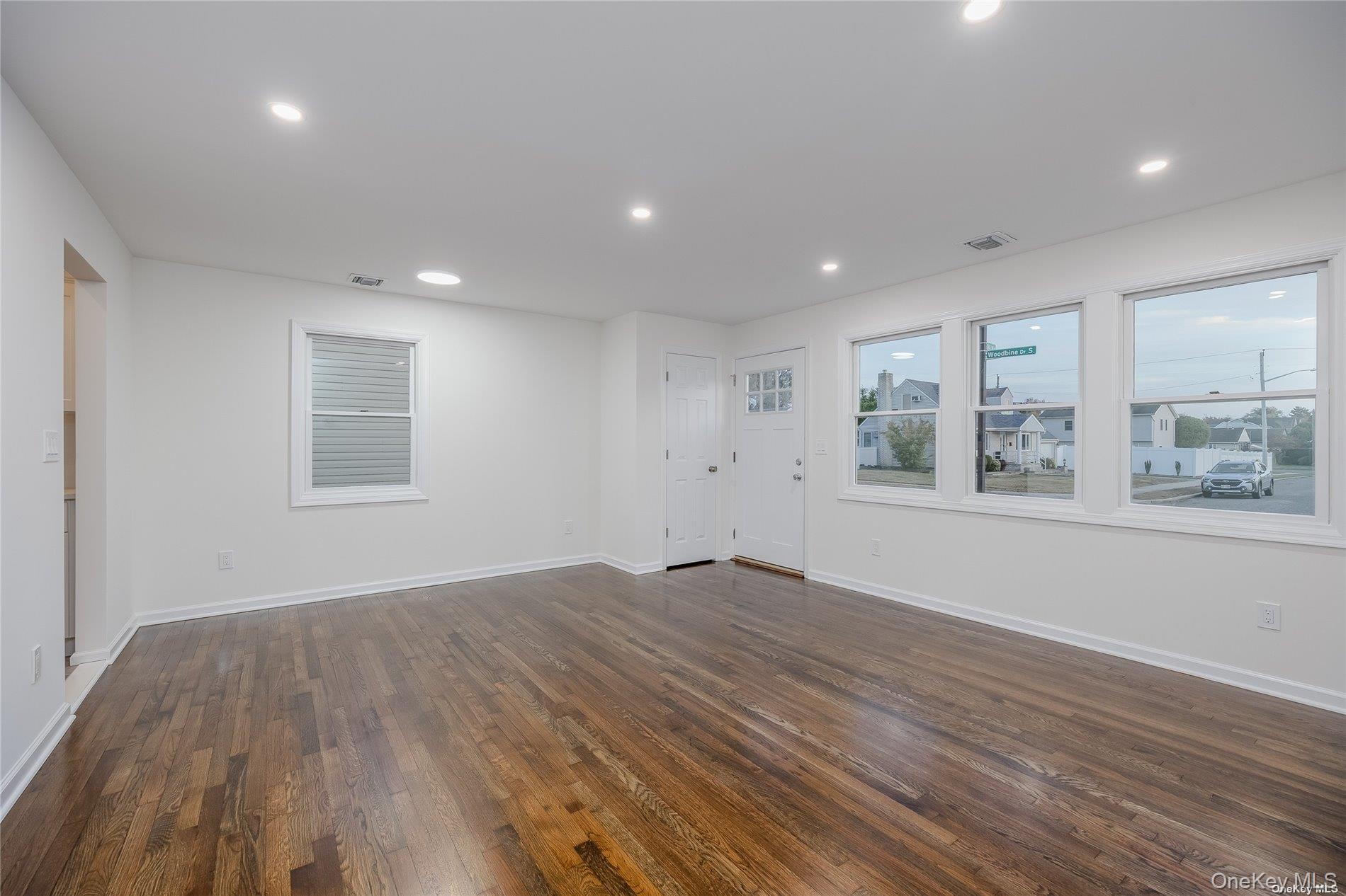 #8 photo, 24 Woodbine Drive, ナッソー郡 Hicksville , NY 11801