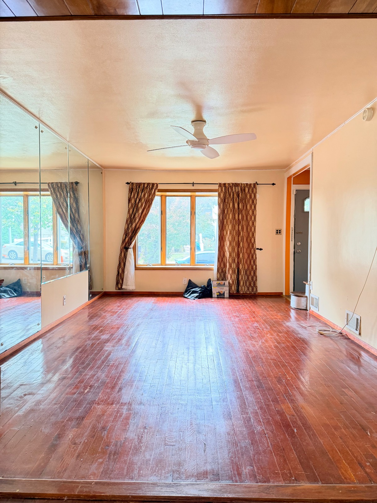 #7 photo, 14-33 140 Street, Flushing , NY 11357