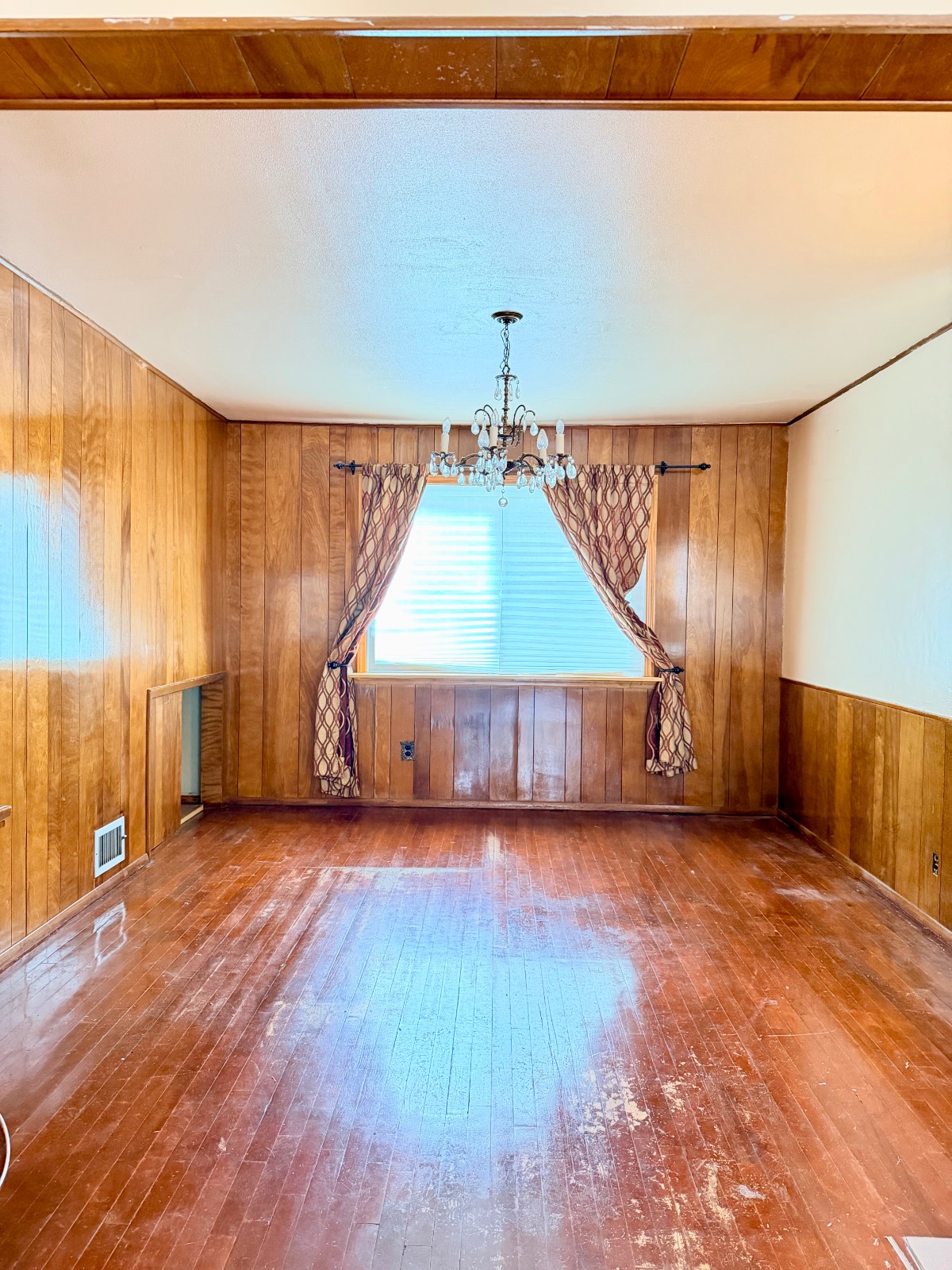 #8 photo, 14-33 140 Street, Flushing , NY 11357