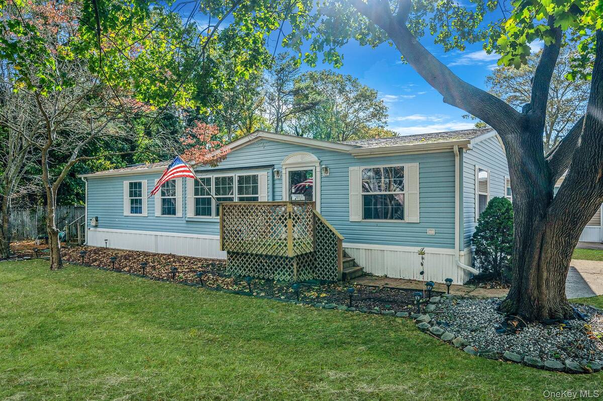 #1 photo, 3 Betsy Ross Drive, サフォーク郡 Bohemia , NY 11716