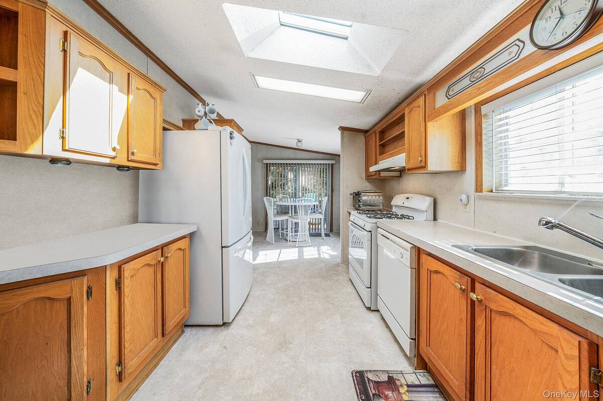 #16 photo, 3 Betsy Ross Drive, サフォーク郡 Bohemia , NY 11716