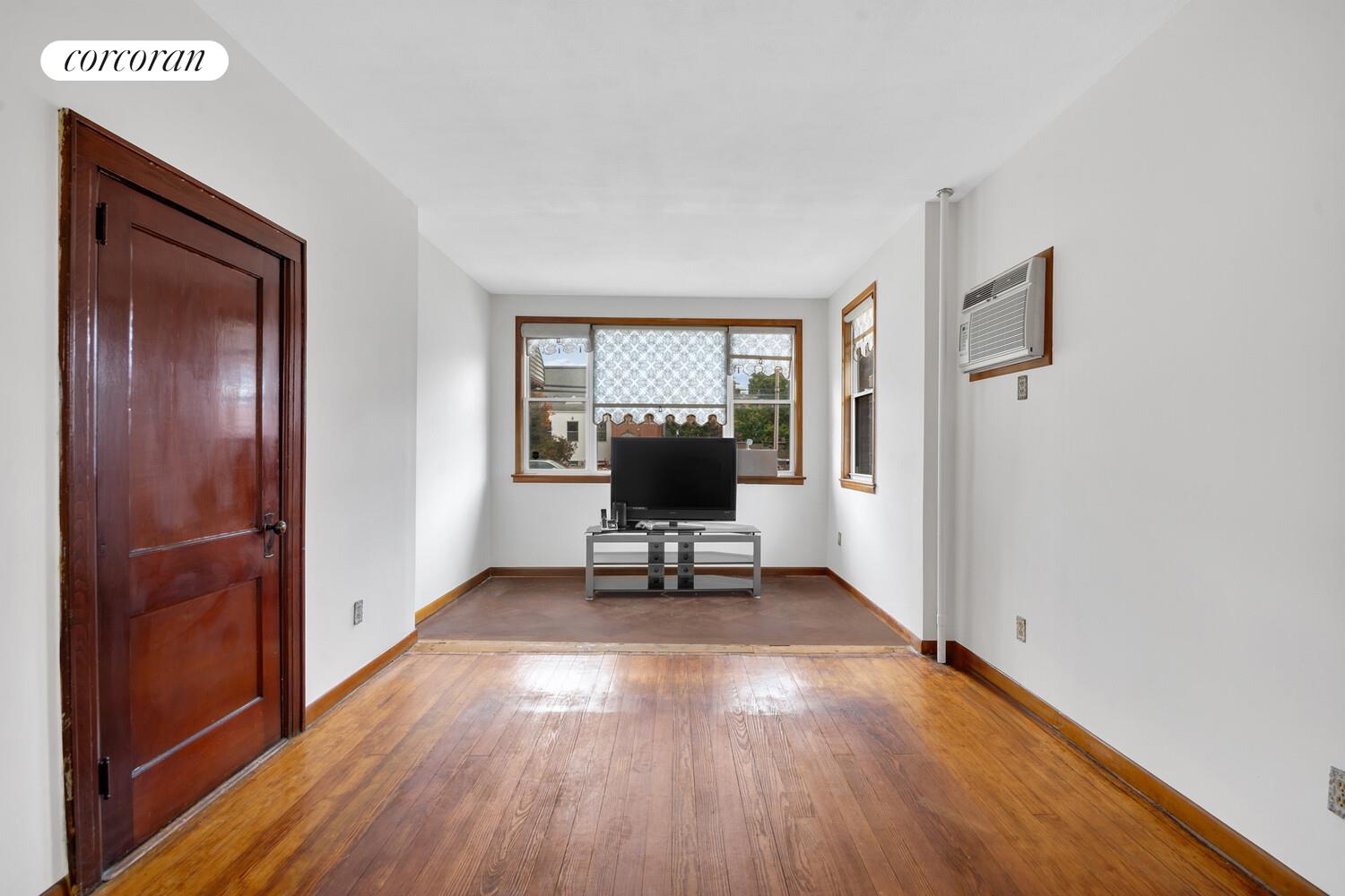 #11 photo, 53-74 72ND Place, クイーンズ区 Maspeth , NY 11378