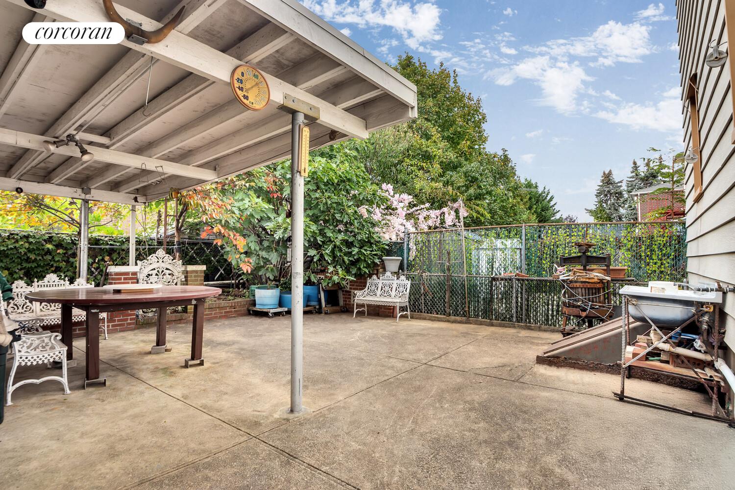 #8 photo, 53-74 72ND Place, クイーンズ区 Maspeth , NY 11378