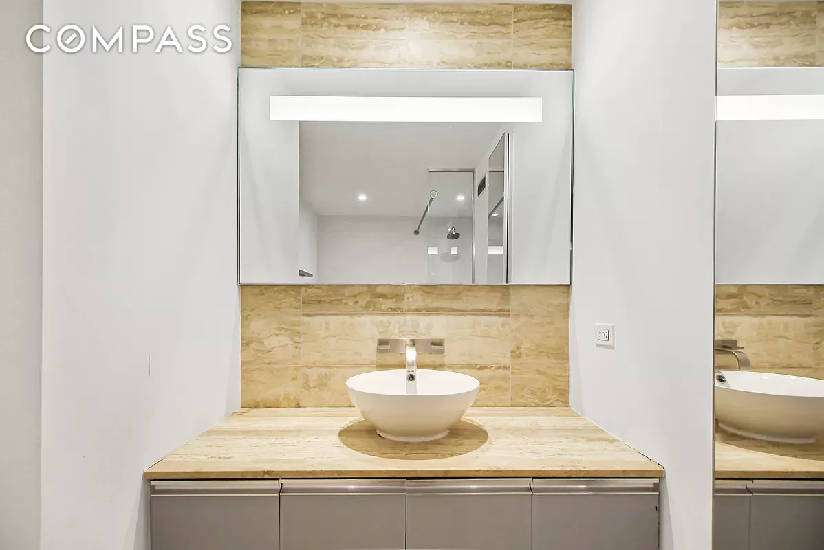 #8 photo, New York City, マンハッタン Hell's Kitchen , NY 10019