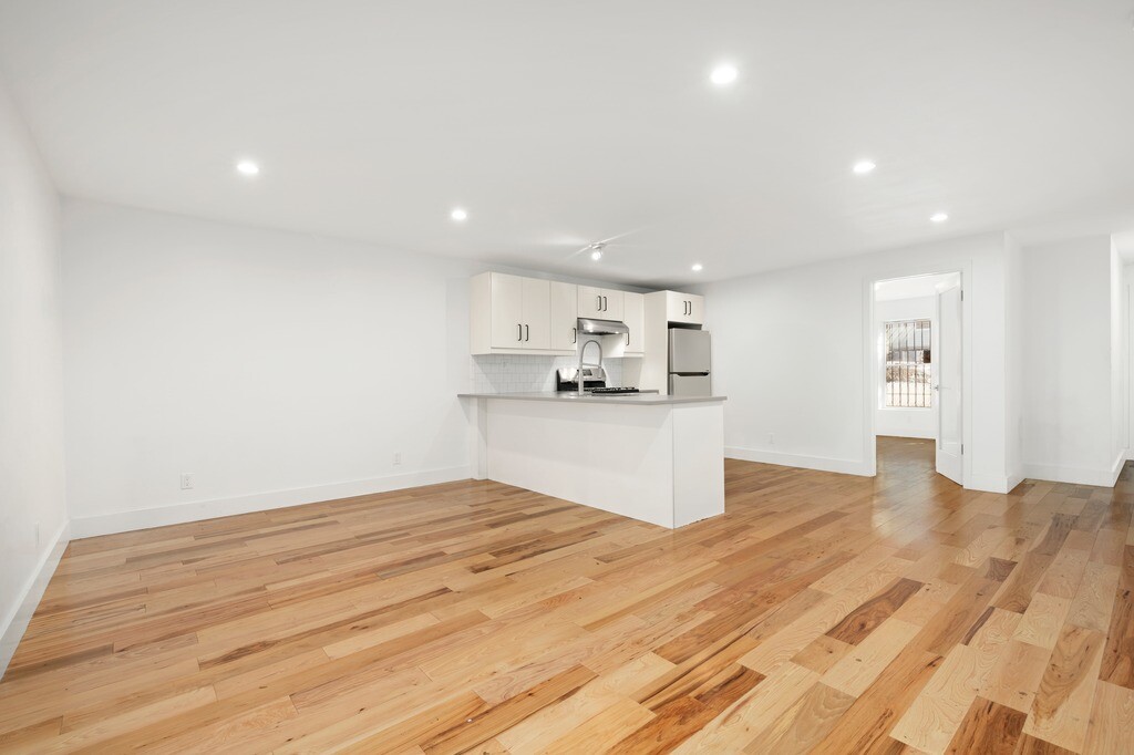 #8 photo, 235 COVERT Street, Bushwick , NY 11207