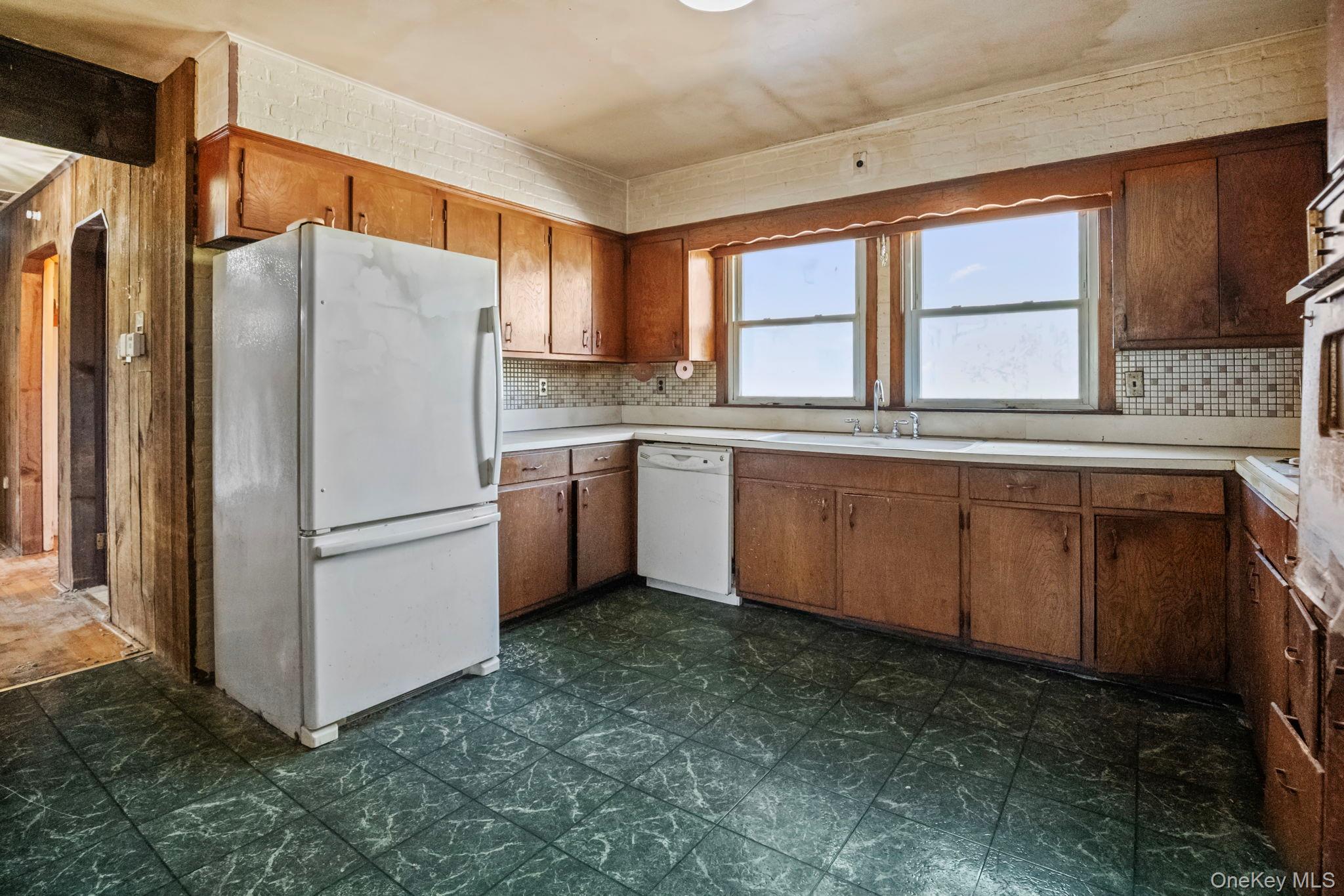 #11 photo, 33 Albion Oval, Mahopac , NY 10541