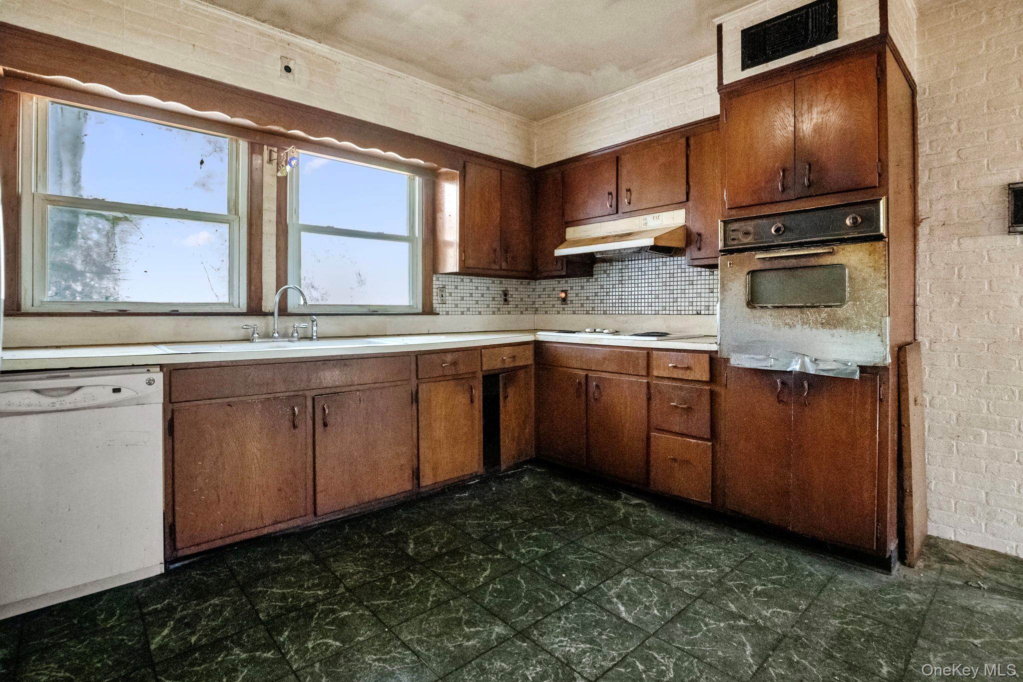 #13 photo, 33 Albion Oval, Mahopac , NY 10541