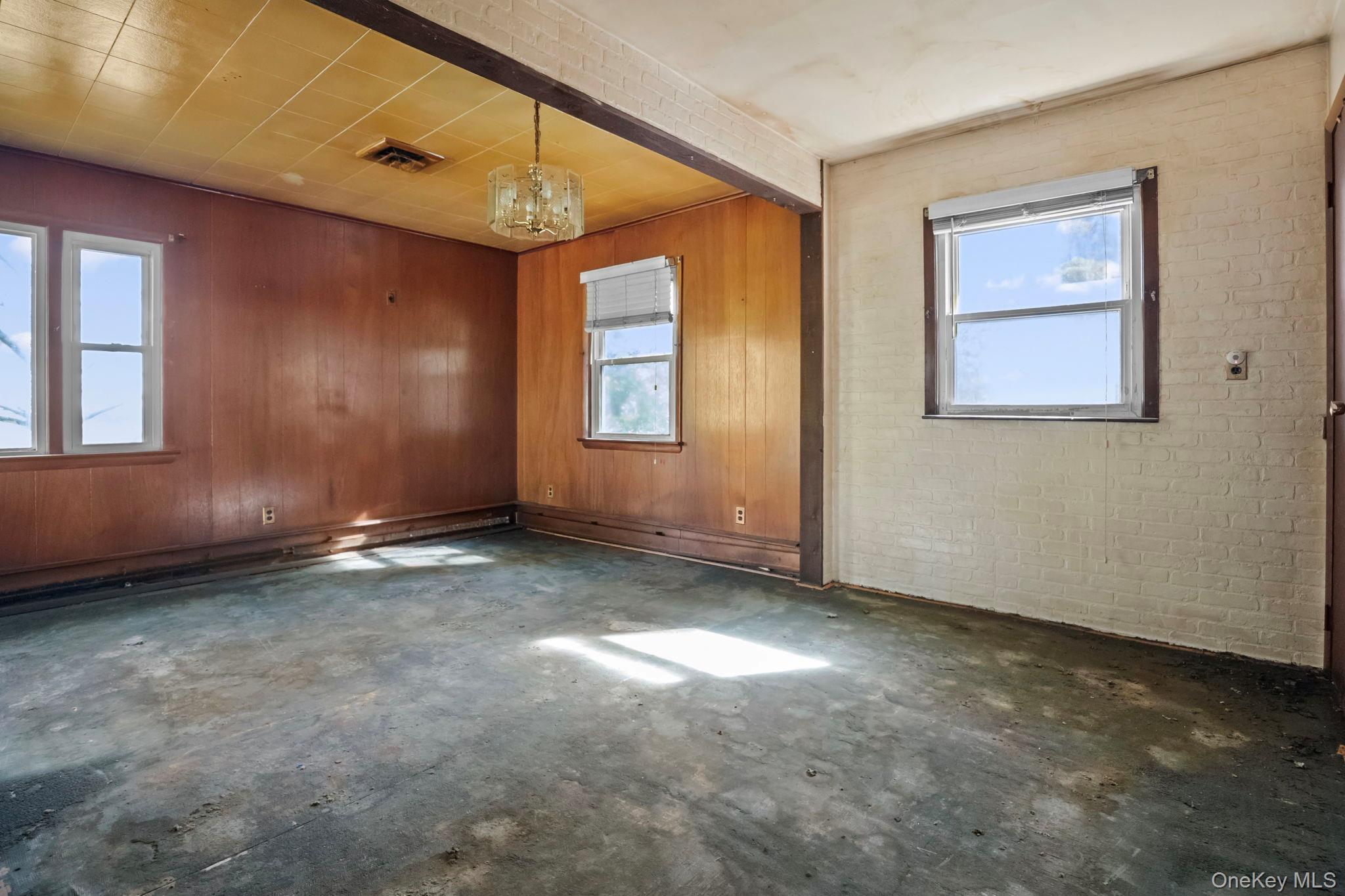 #14 photo, 33 Albion Oval, Mahopac , NY 10541