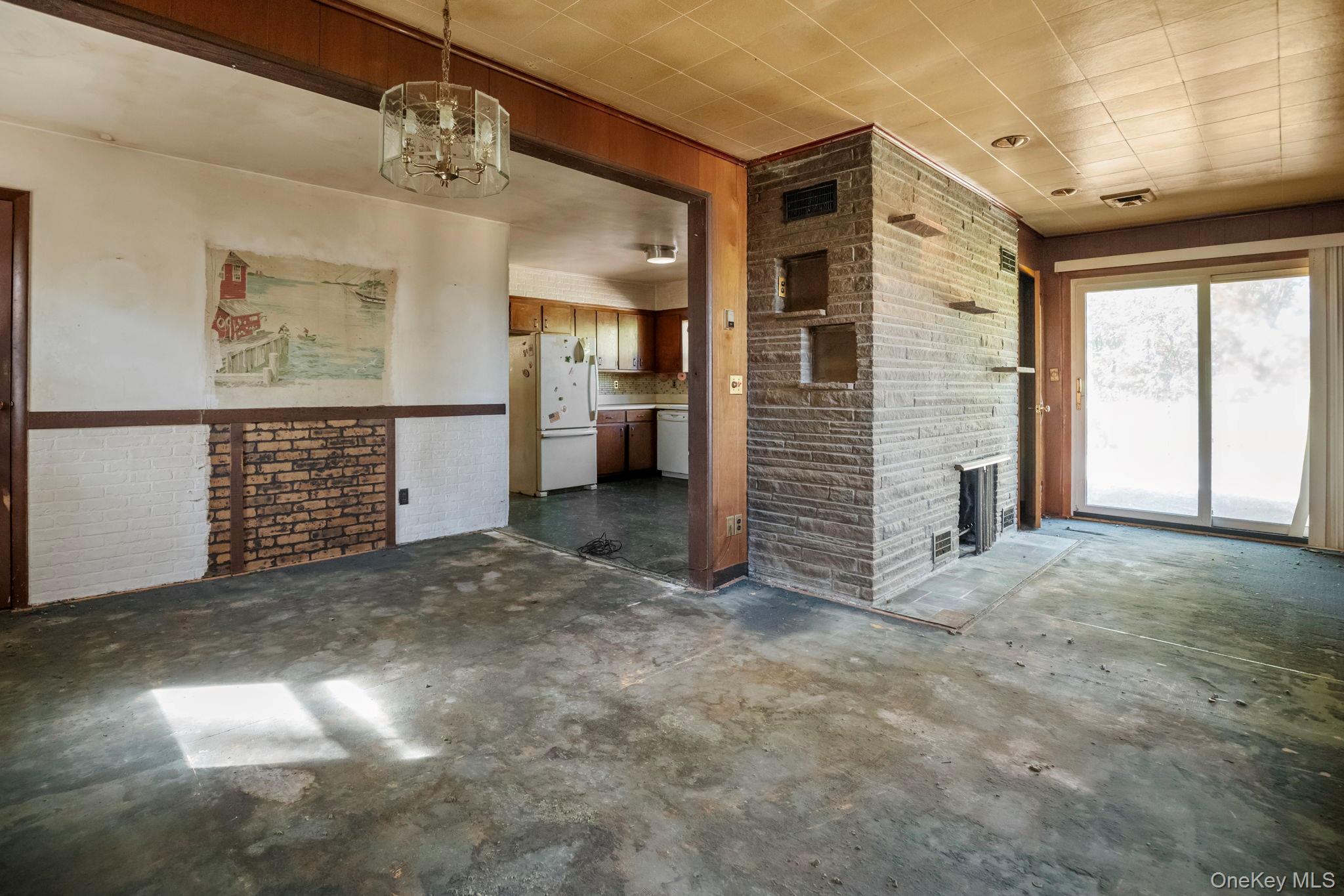 #16 photo, 33 Albion Oval, Mahopac , NY 10541