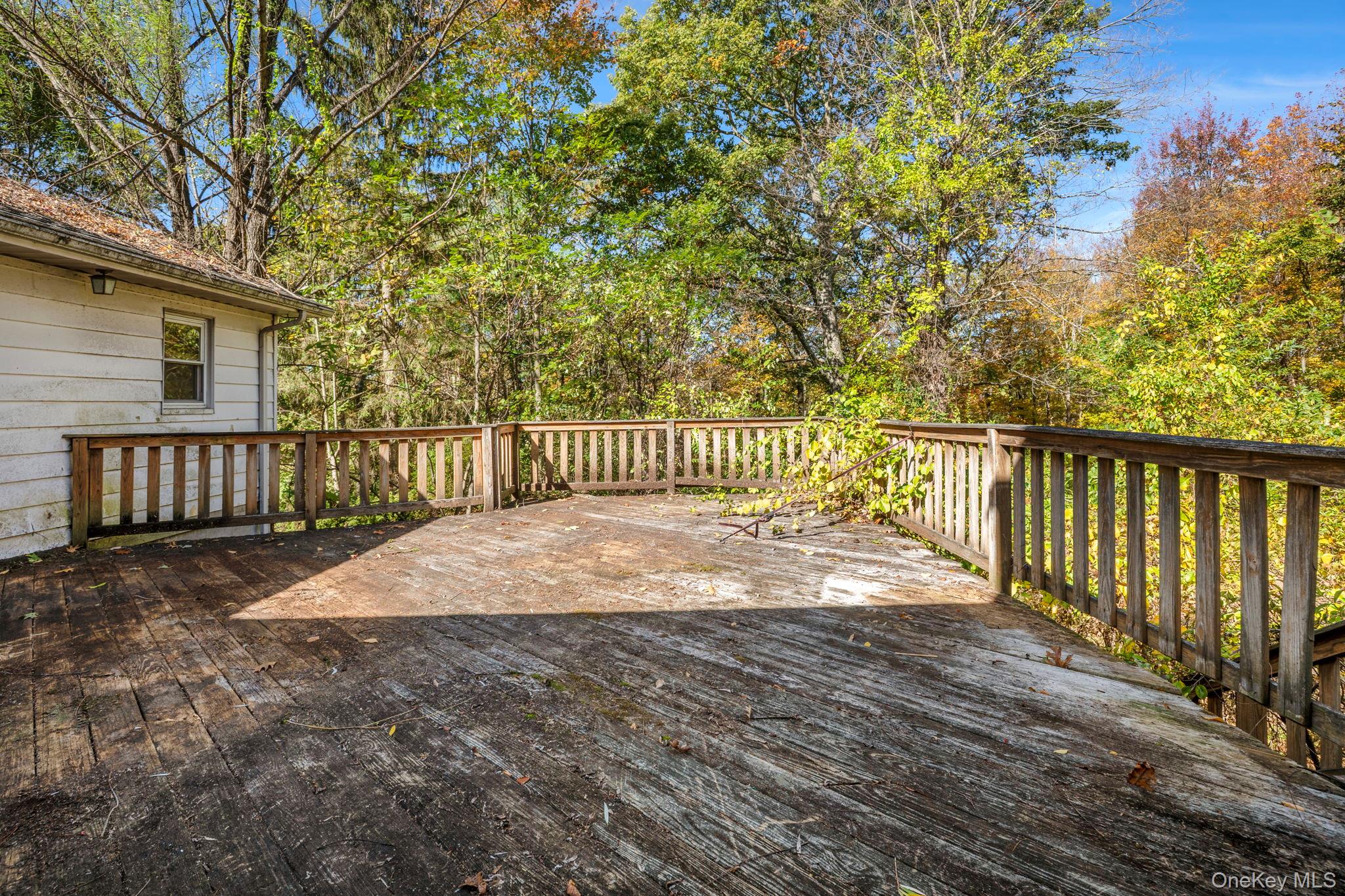 #18 photo, 33 Albion Oval, Mahopac , NY 10541