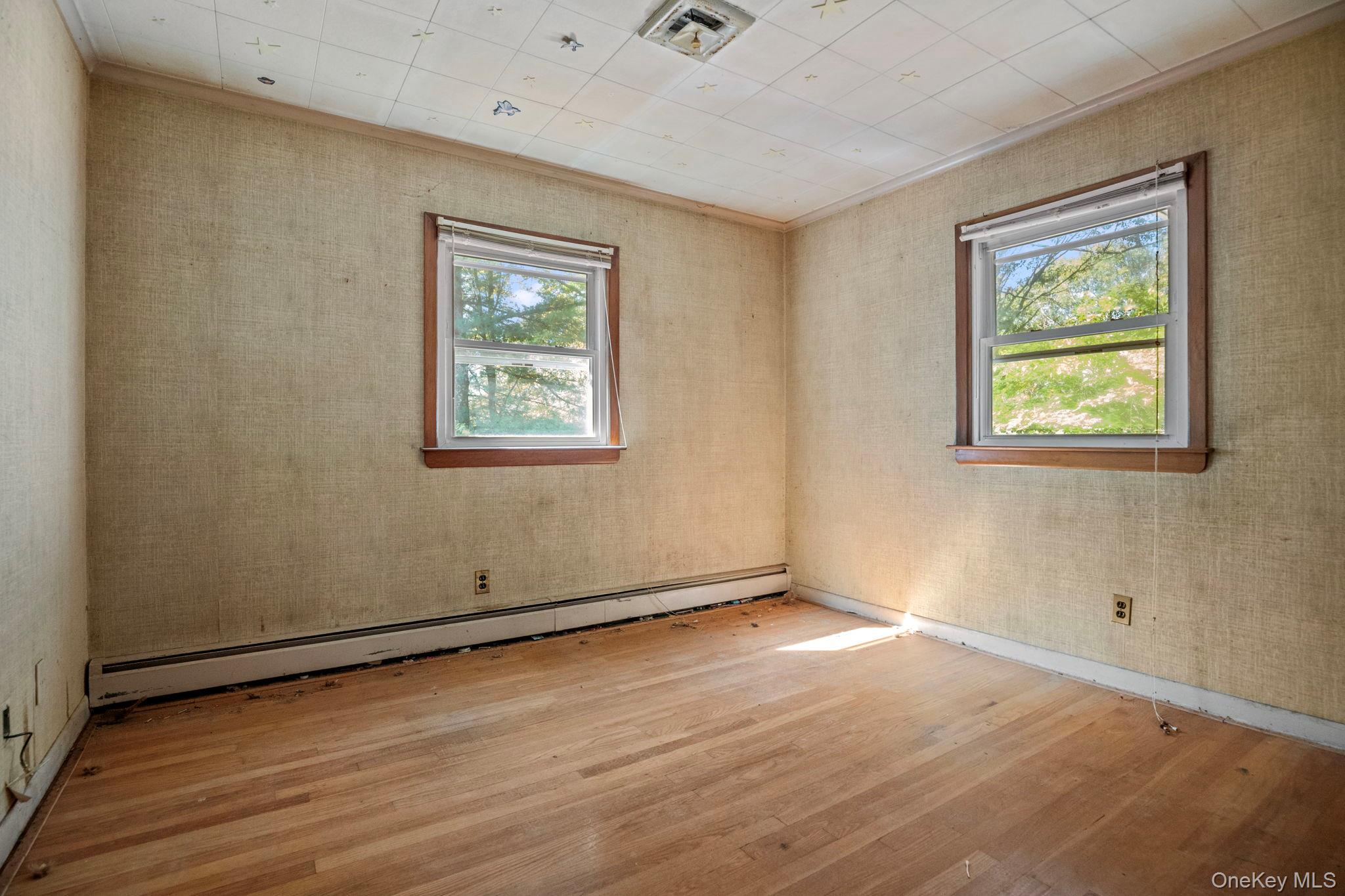 #8 photo, 33 Albion Oval, Mahopac , NY 10541