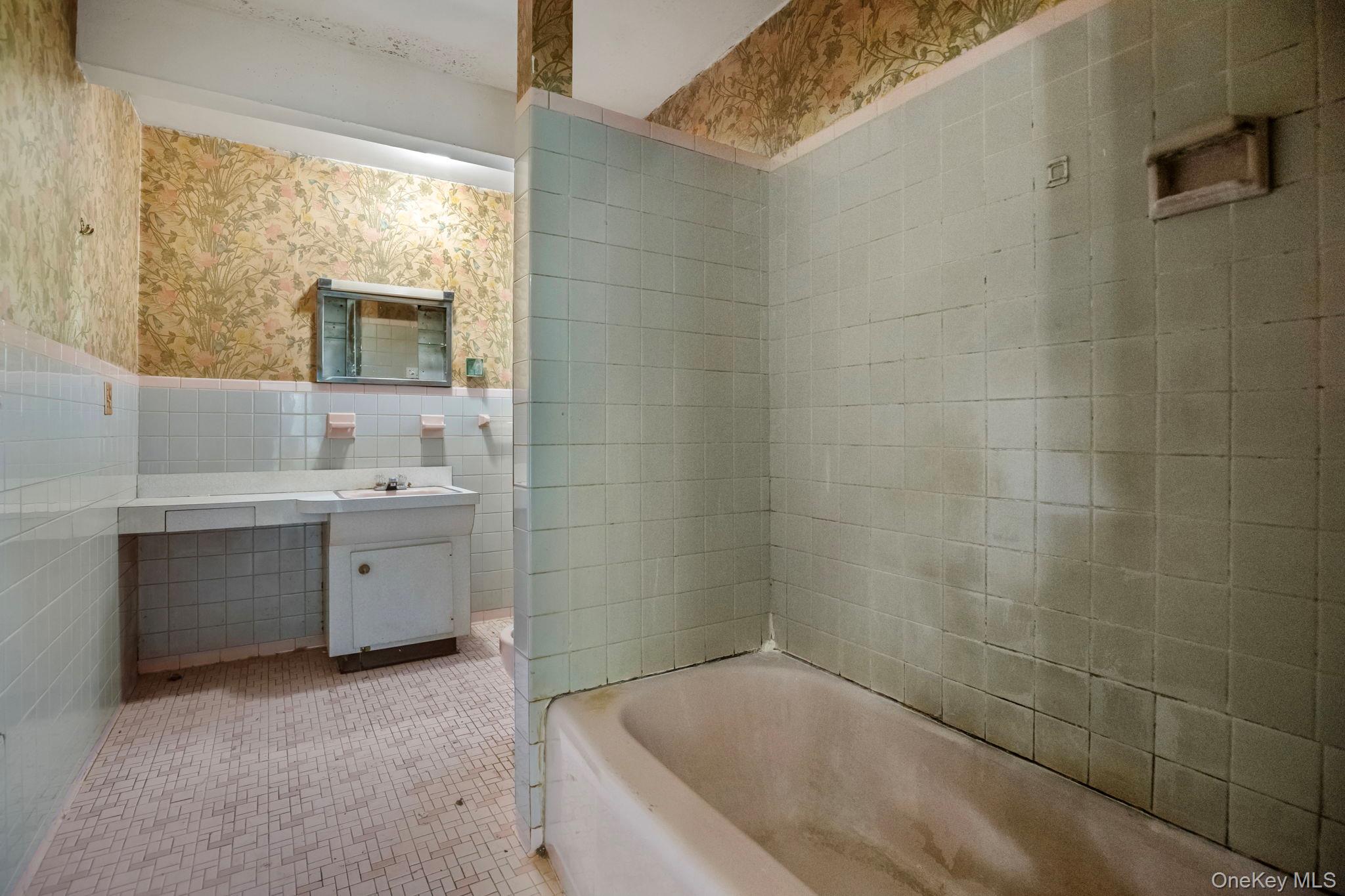 #9 photo, 33 Albion Oval, Mahopac , NY 10541