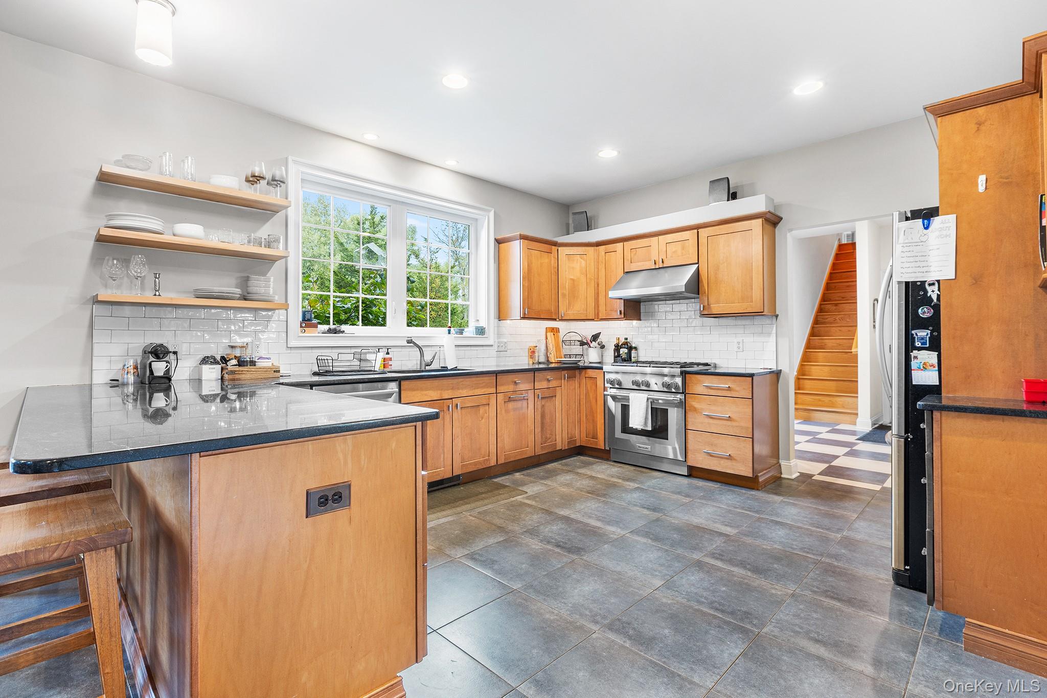 #8 photo, 39 Eastview Lane, Red Hook , NY 12571