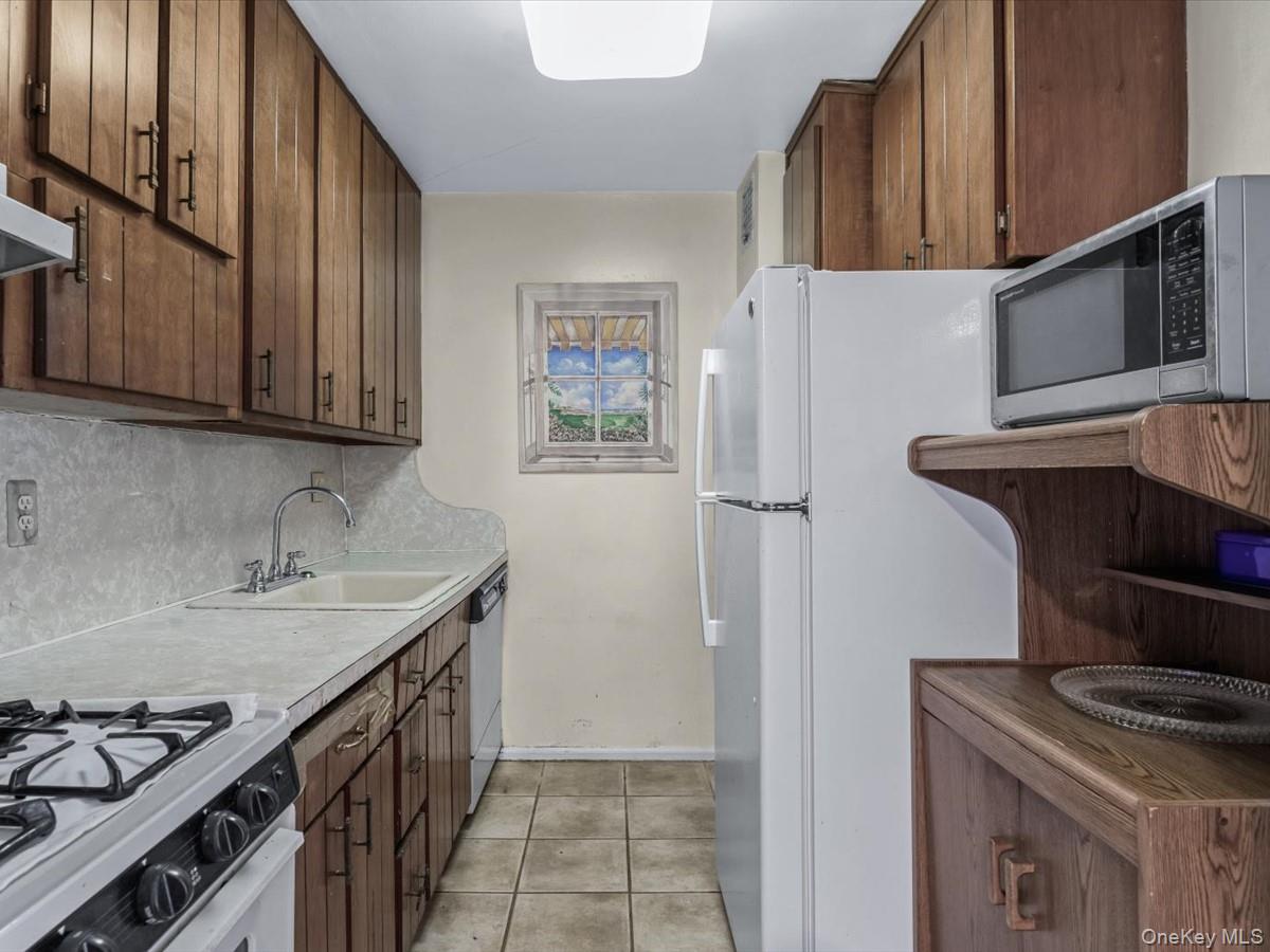 #7 photo, 88-25 155 Avenue, Howard Beach , NY 11414