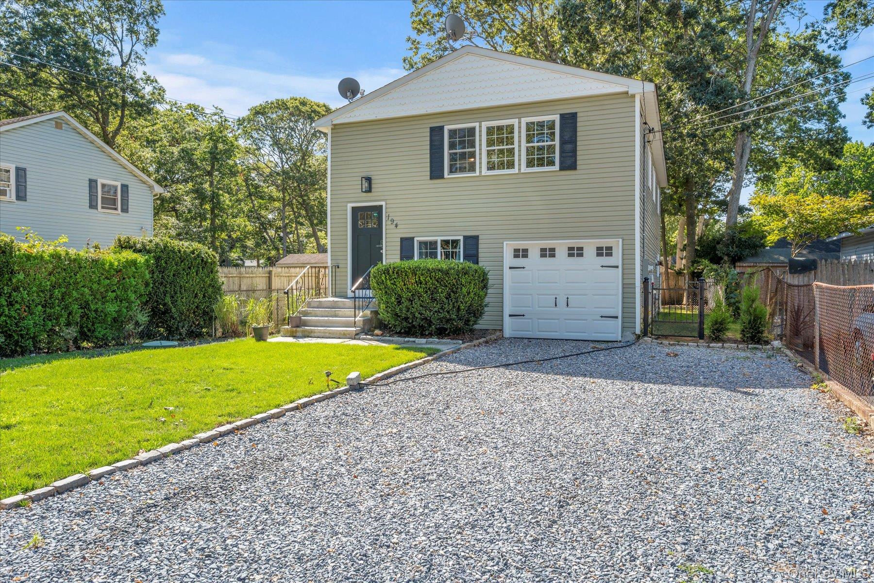 #1 photo, 194 Moriches Avenue, Mastic , NY 11950