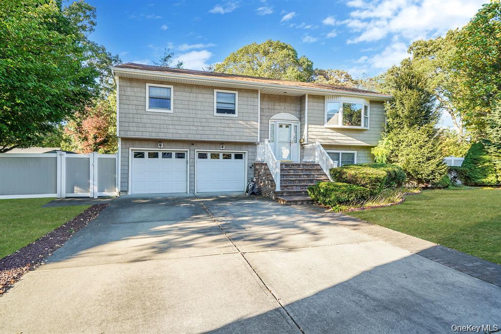 #1 photo, 4 Zoe Court, Bay Shore , NY 11706