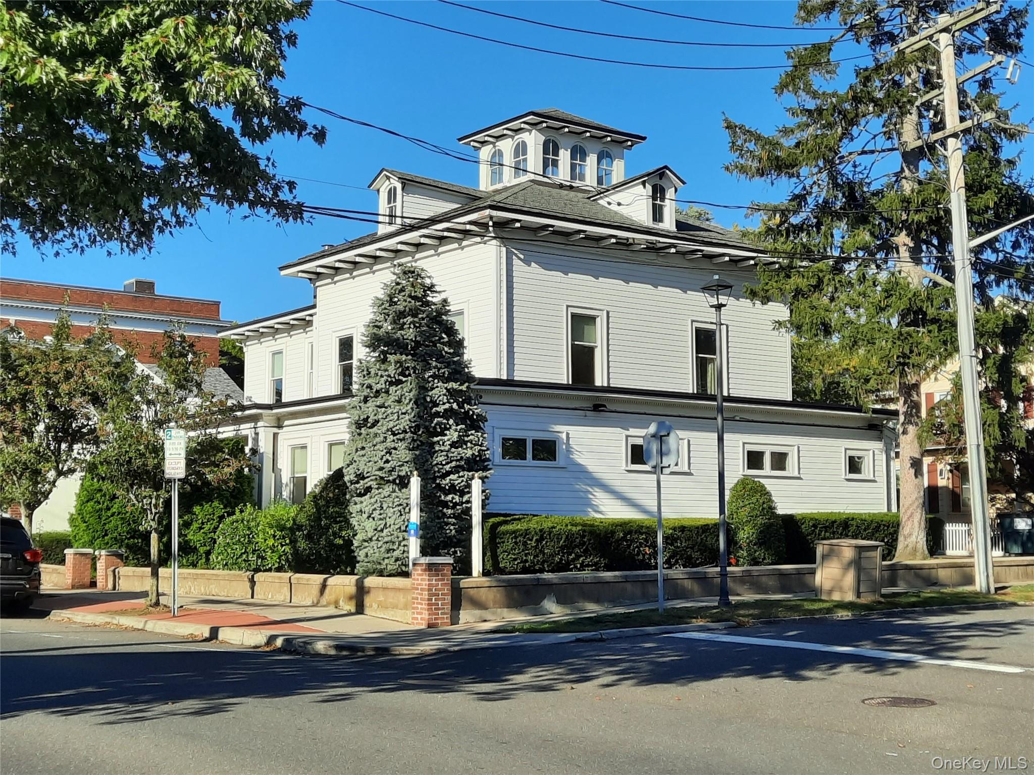 #1 photo, 206 Roanoke Avenue, サフォーク郡 Riverhead , NY 11901