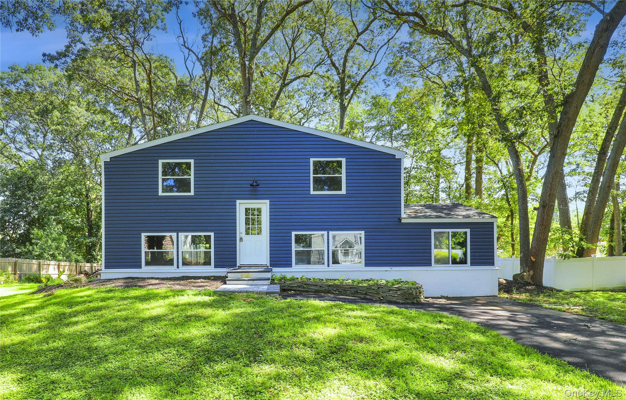 #1 photo, 81 University Heights Drive, 东长岛 Stony Brook , NY 11790