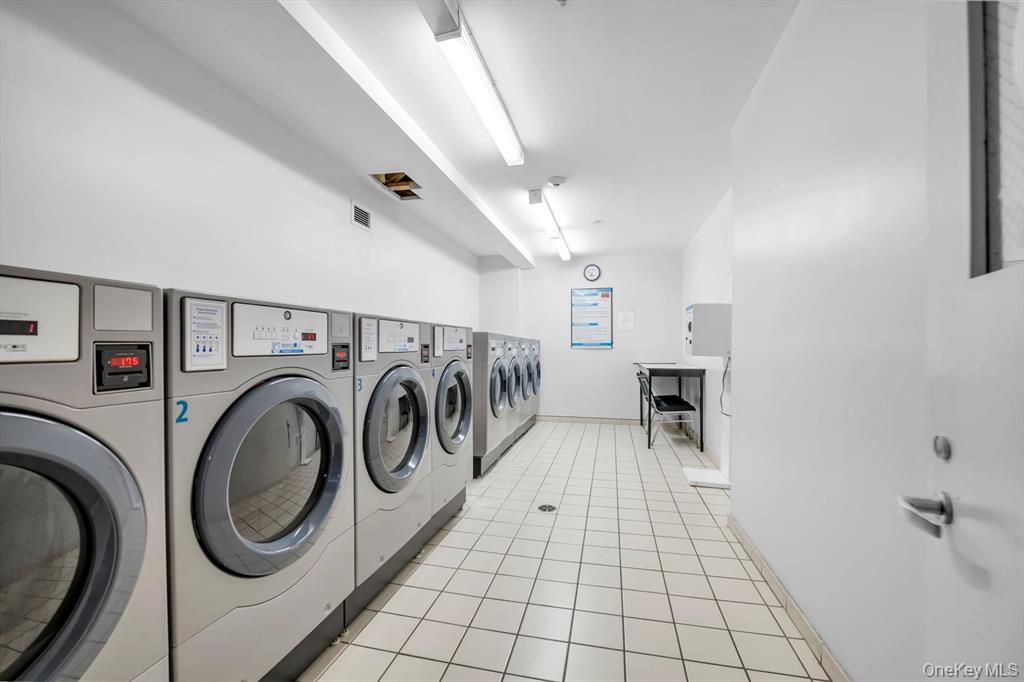 #13 photo, 130 Post Avenue, ナッソー郡 Westbury , NY 11590