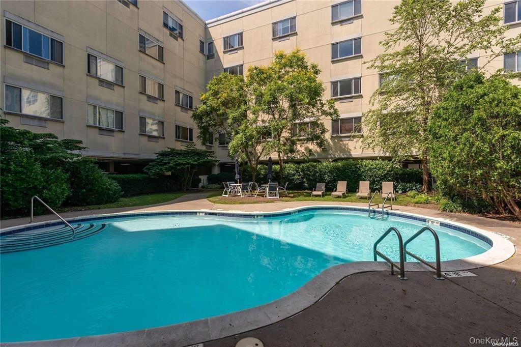 #16 photo, 130 Post Avenue, ナッソー郡 Westbury , NY 11590