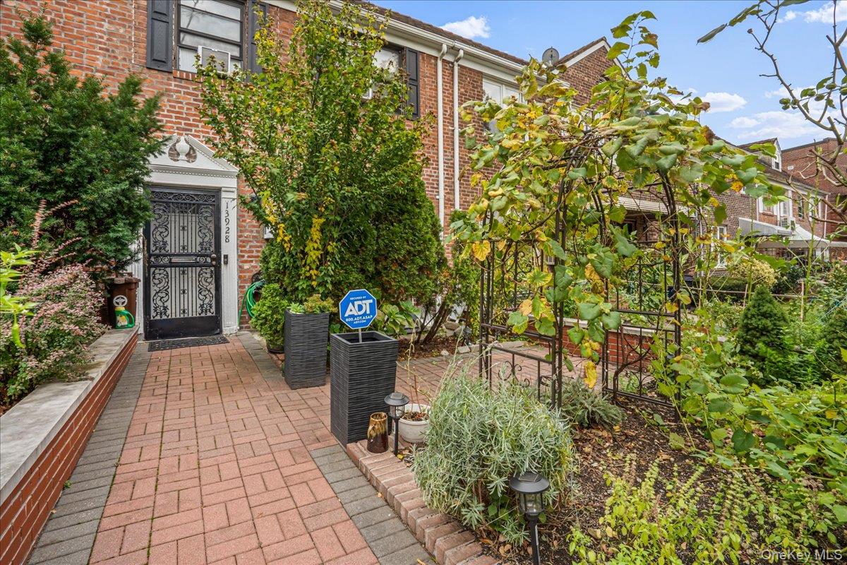 #1 photo, 13928 Pershing Crescent, Jamaica , NY 11435