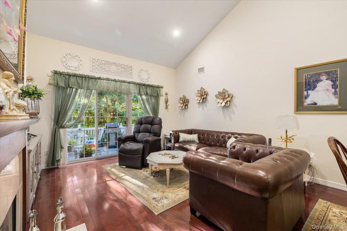 #12 photo, 8 Scarborough Drive, サフォーク郡 Smithtown , NY 11787