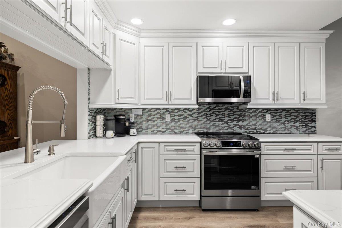 #4 photo, 8 Scarborough Drive, サフォーク郡 Smithtown , NY 11787