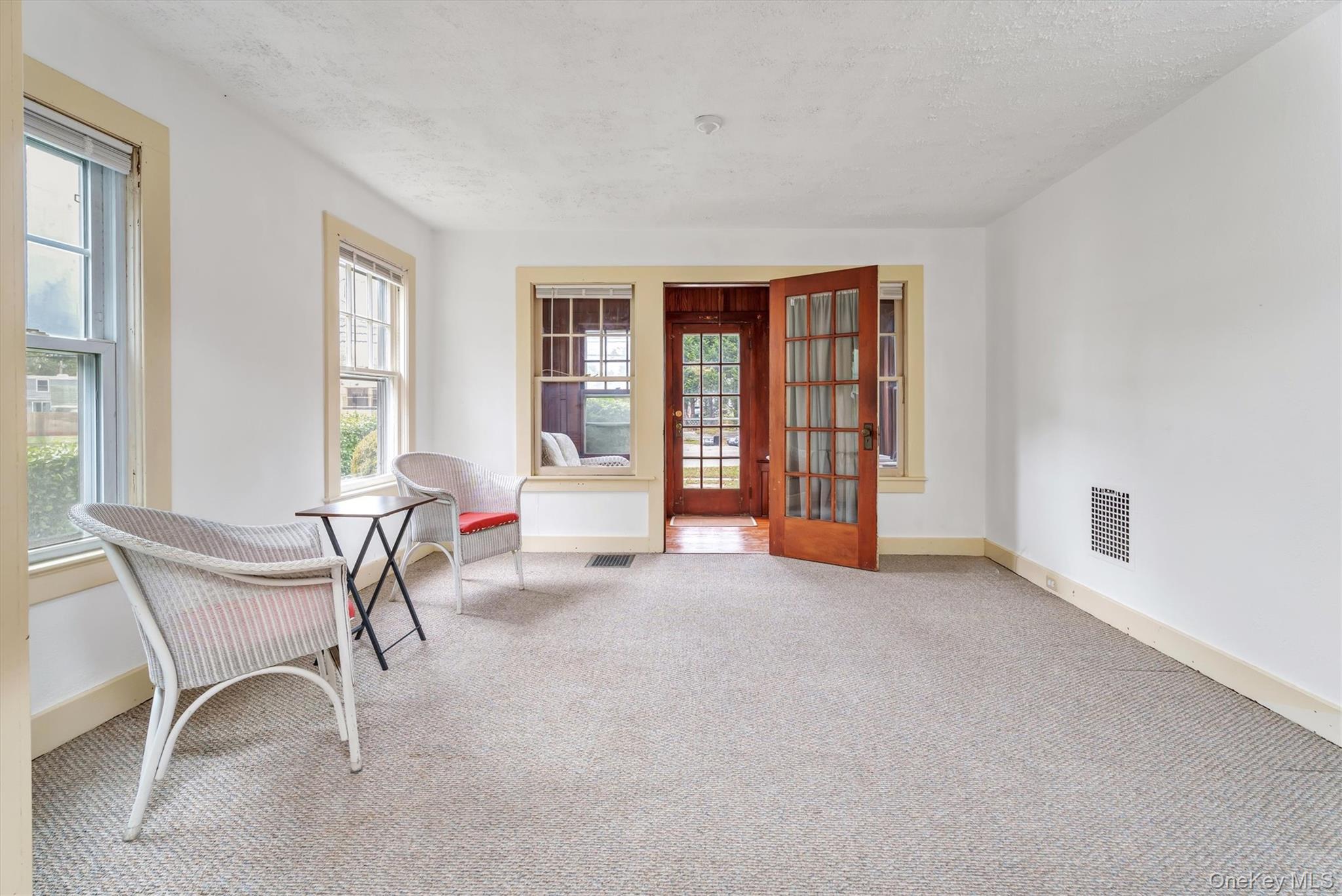 #10 photo, 489 Elton Street, サフォーク郡 Riverhead , NY 11901