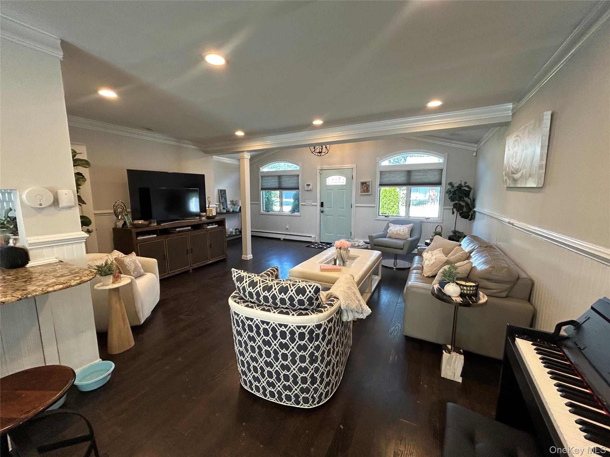 #3 photo, 6 Charles Place, Bayville , NY 11709