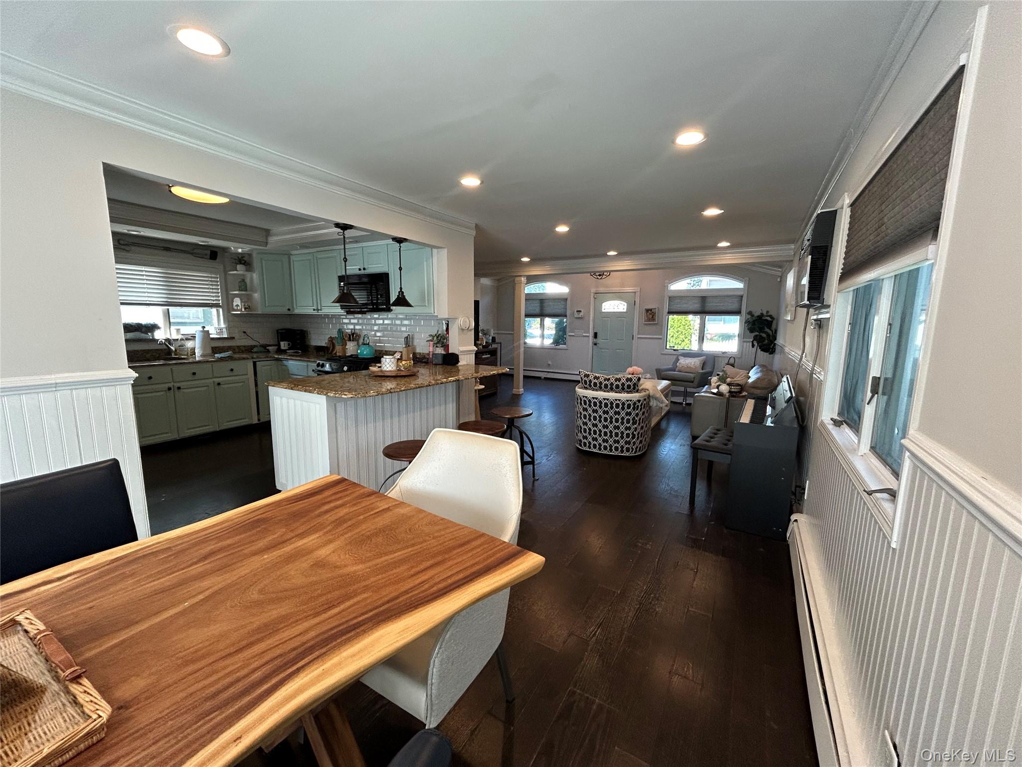 #8 photo, 6 Charles Place, Bayville , NY 11709