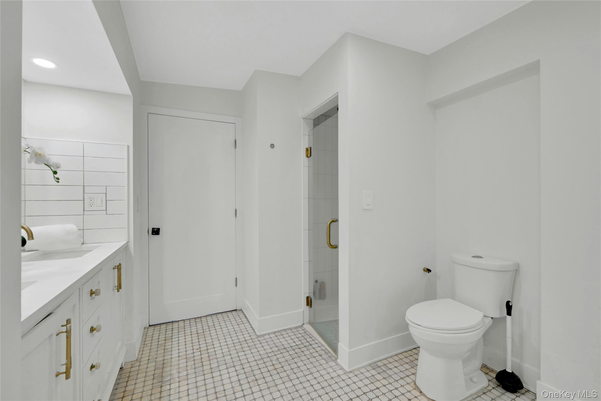 #18 photo, 12 E Nauraushaun Avenue, Pearl River , NY 10965